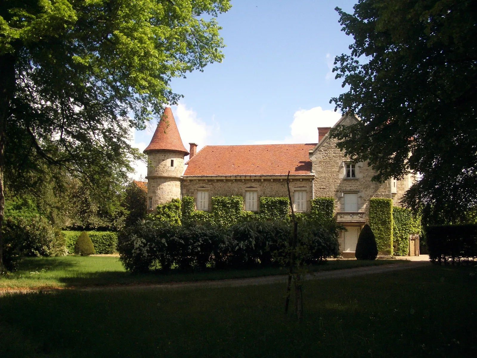 Photo showing: château du village de St-Romain-Lachalm. Classé aux Monuments historiques.