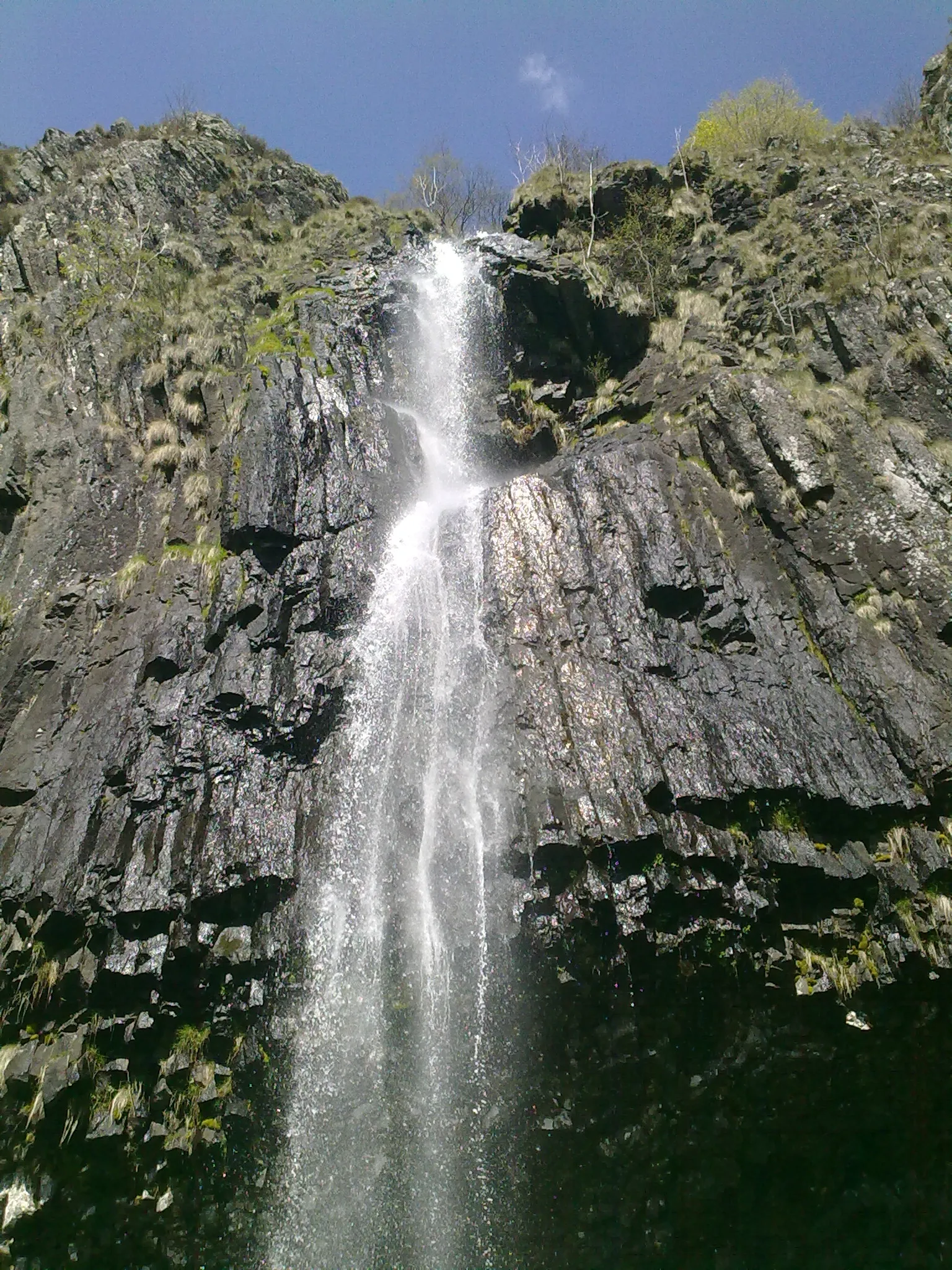 Photo showing: Faillitoux falls, Thiézac, Cantal, France.