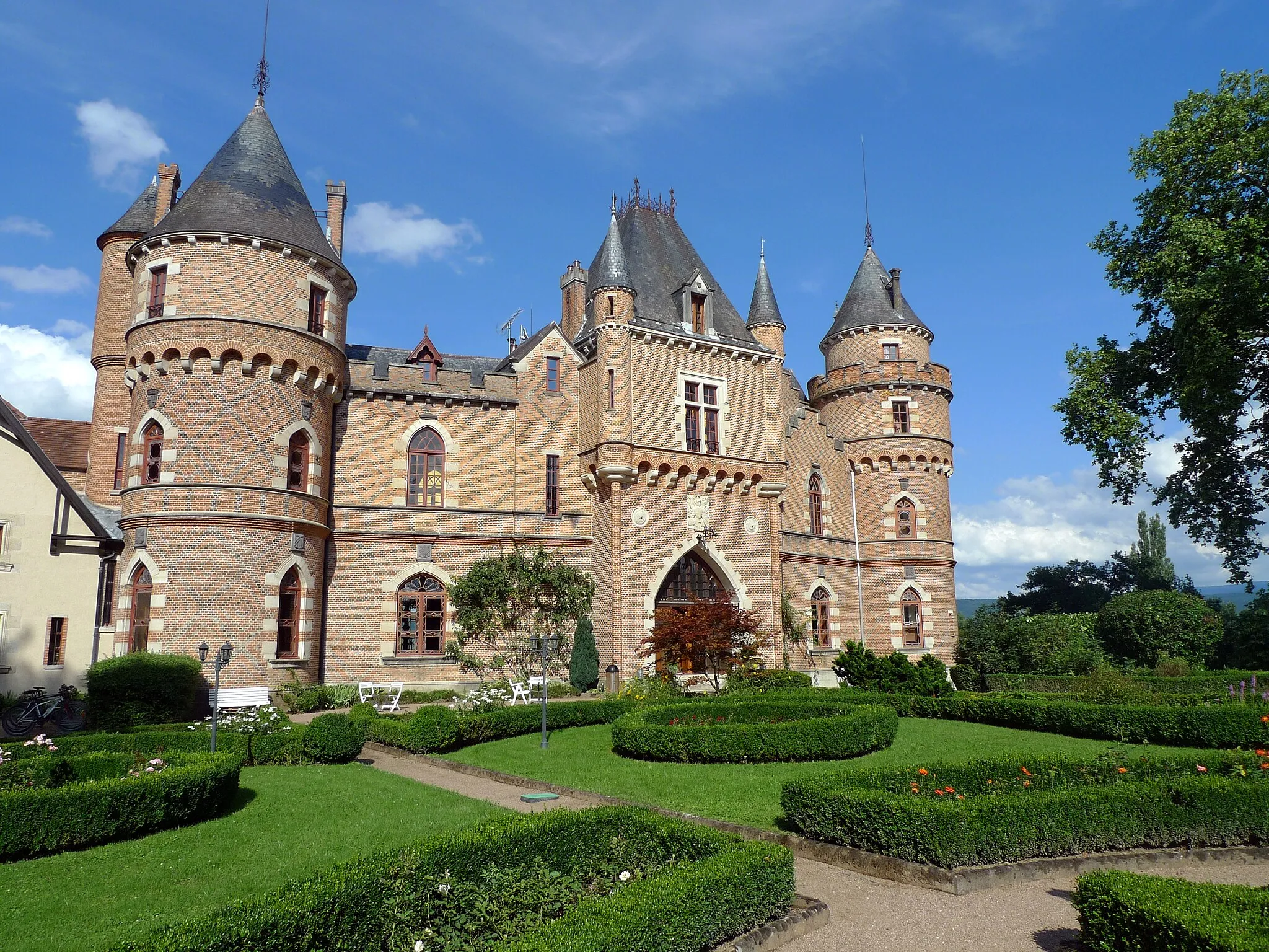 Photo showing: Le château de Maulmont à Saint-Priest-Bramefant, Puy-de-Dôme