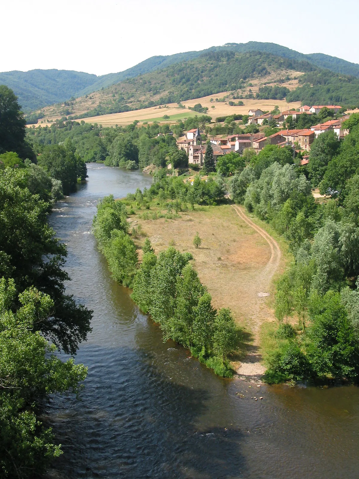 Photo showing: Villeneuve-d'Allier (Haute-Loire - France), the Allier River and the village.
