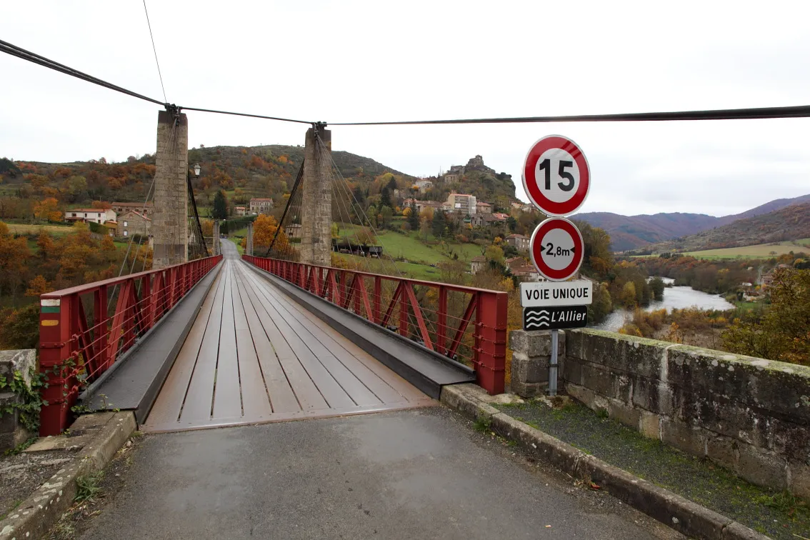 Photo showing: Pont suspendu de Saint Ilpize