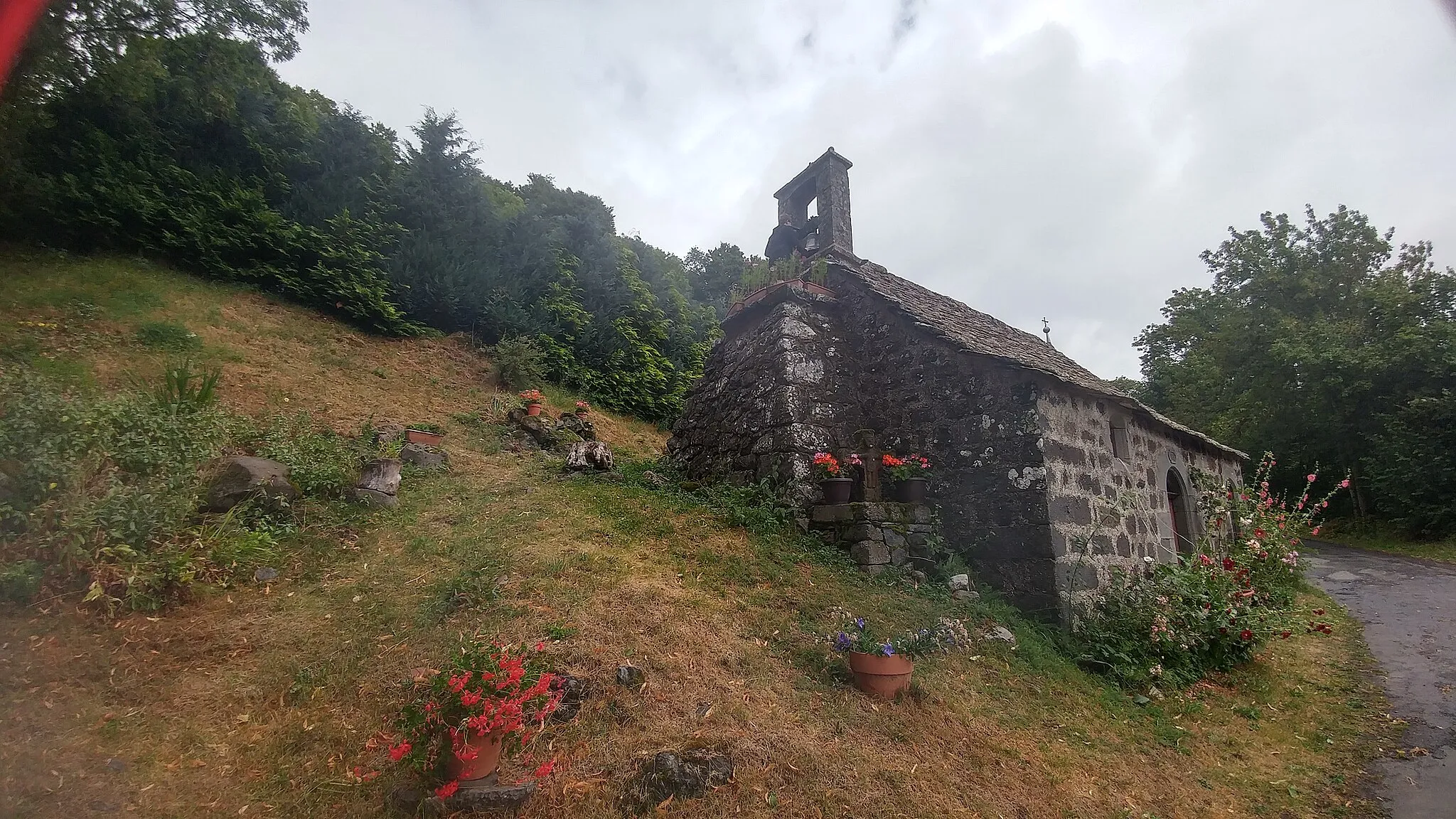 Photo showing: Chapelle à l'entrée du hameau de Méjanesserre