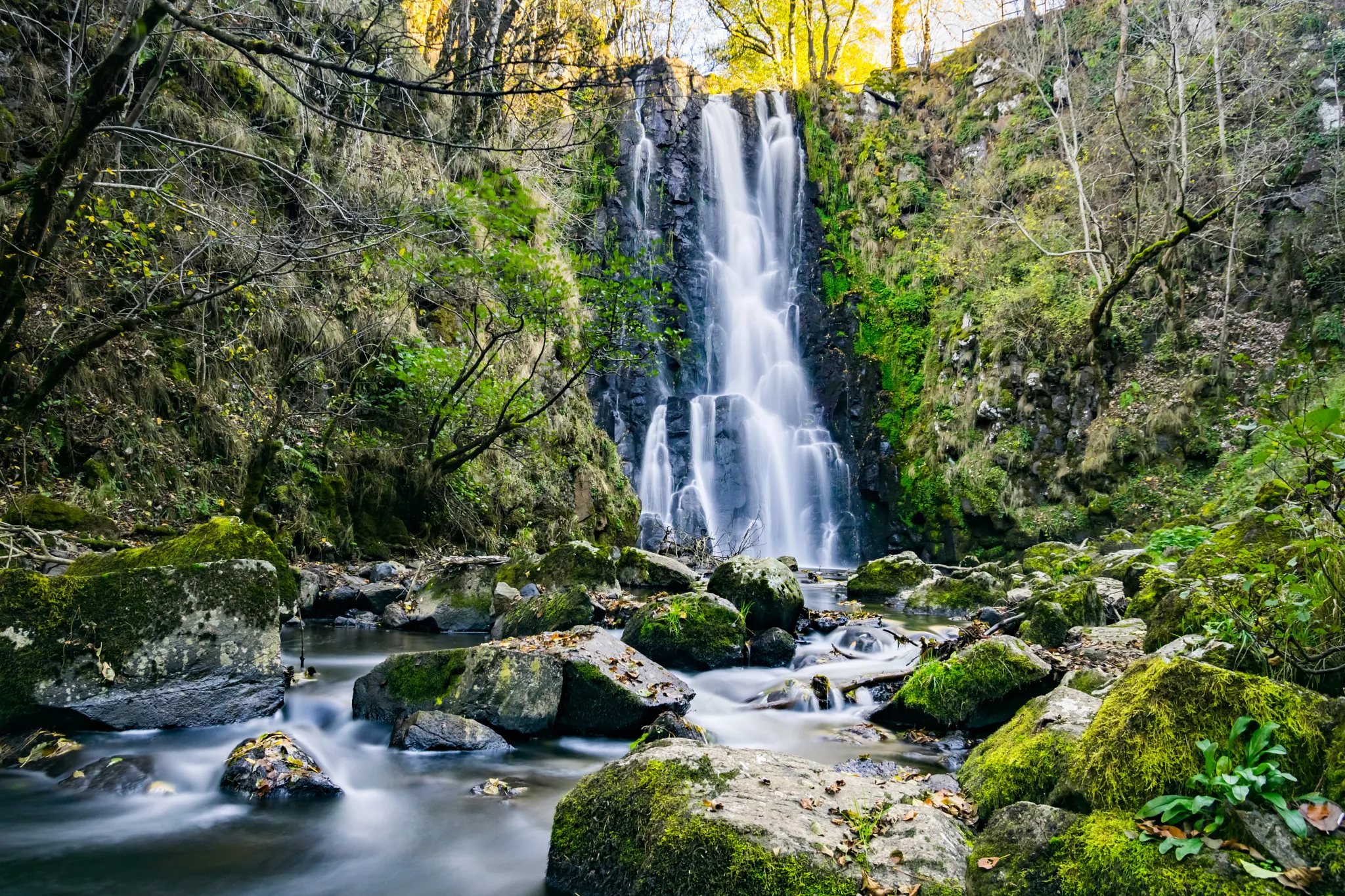 Photo showing: 500px provided description: Pretty waterfall in the center of Auvergne, France [#water ,#nature ,#waterfall]