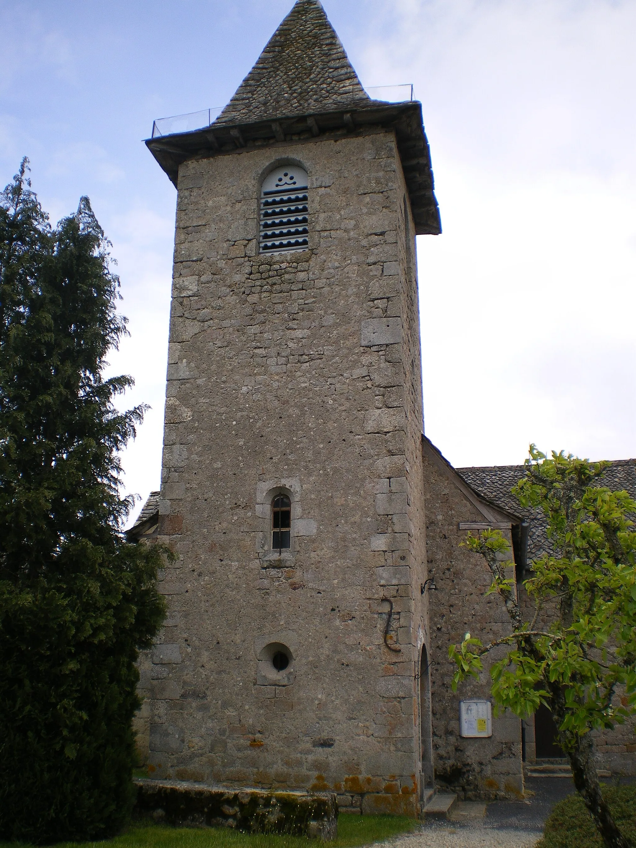 Photo showing: Omps church, Cantal, France