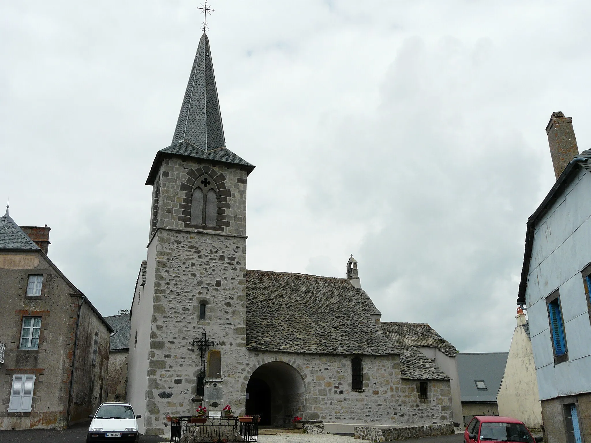 Photo showing: L'église Saint-Laurent de Montgreleix, Cantal, France.