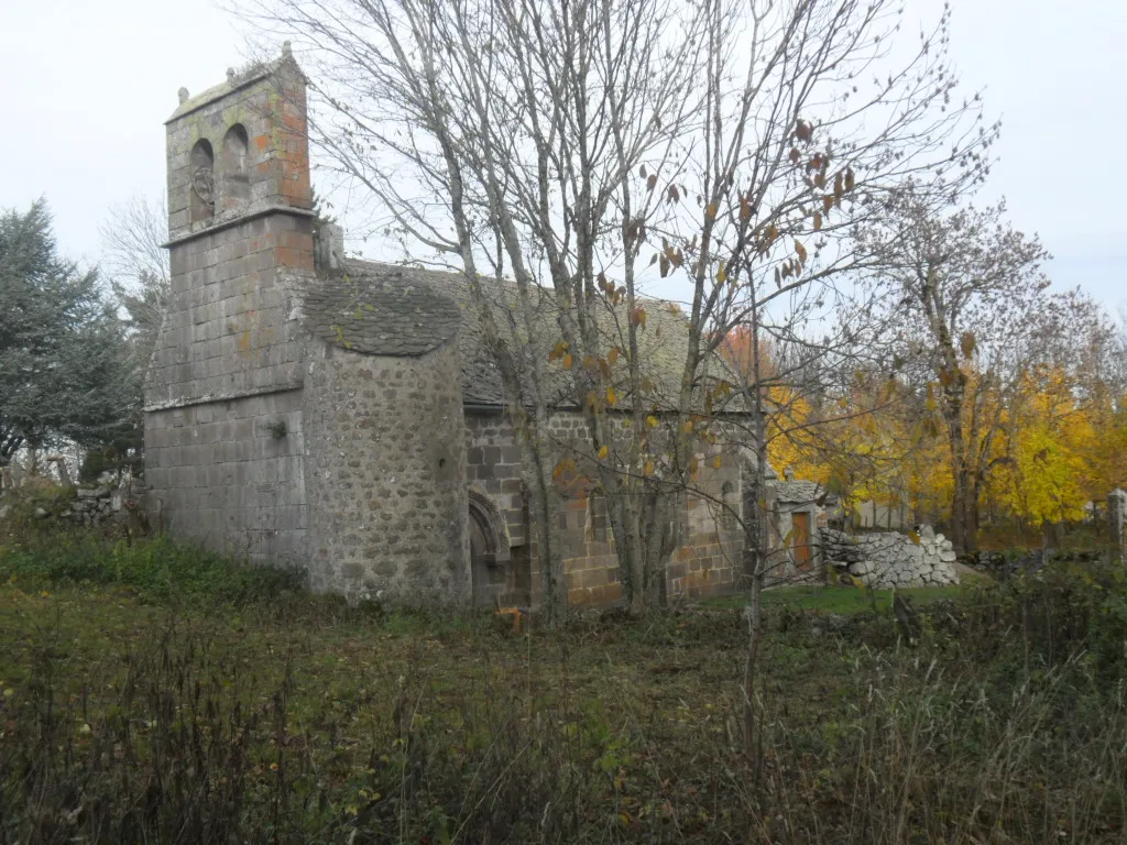 Photo showing: Eglise de Saint-Maurice (Cantal), vue du côté du clocher.