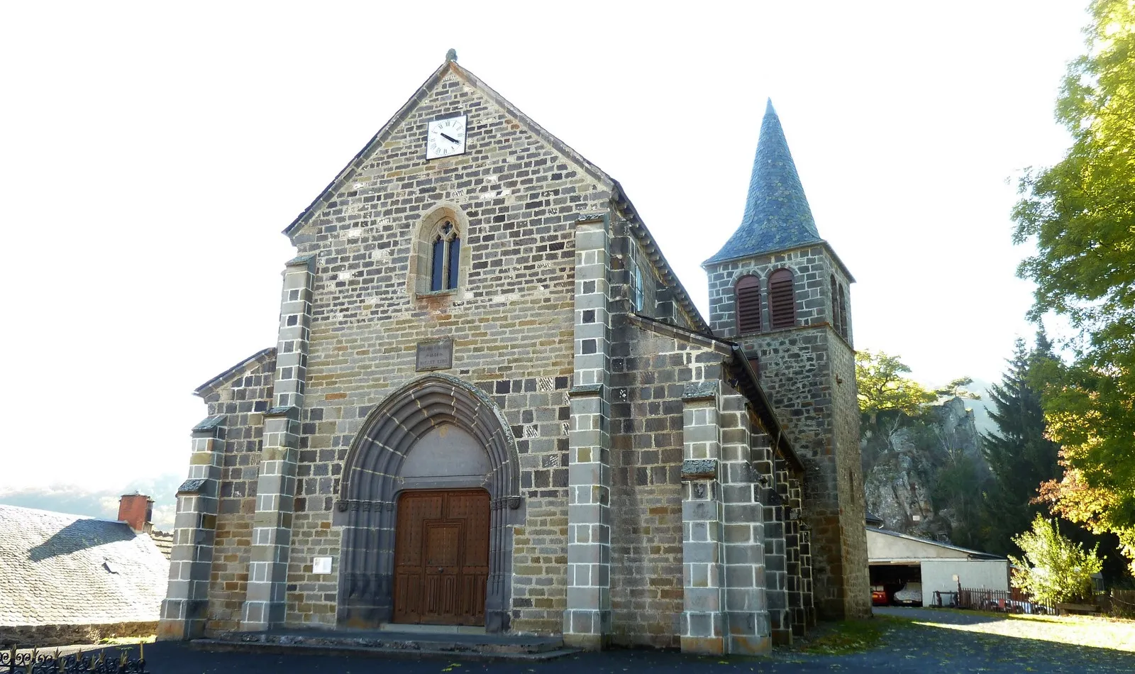 Photo showing: Église du village de Peyrusse - Cantal - France
