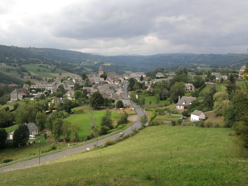 Photo showing: Le petit village de Raulhac, en plein coeur de la belle vallée du Goul.