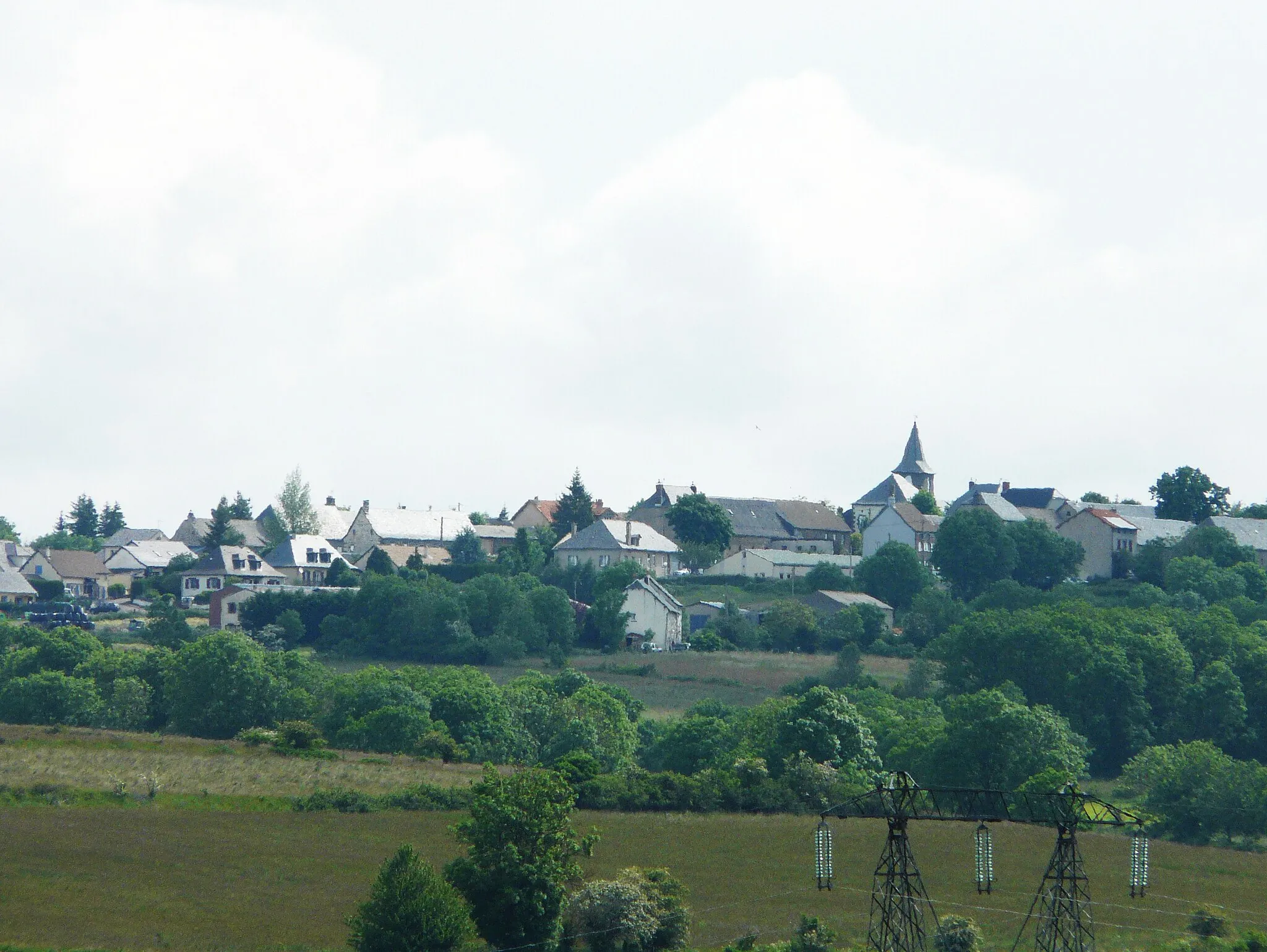 Photo showing: Croix dans le bourg de Tanavelle, Cantal, France.