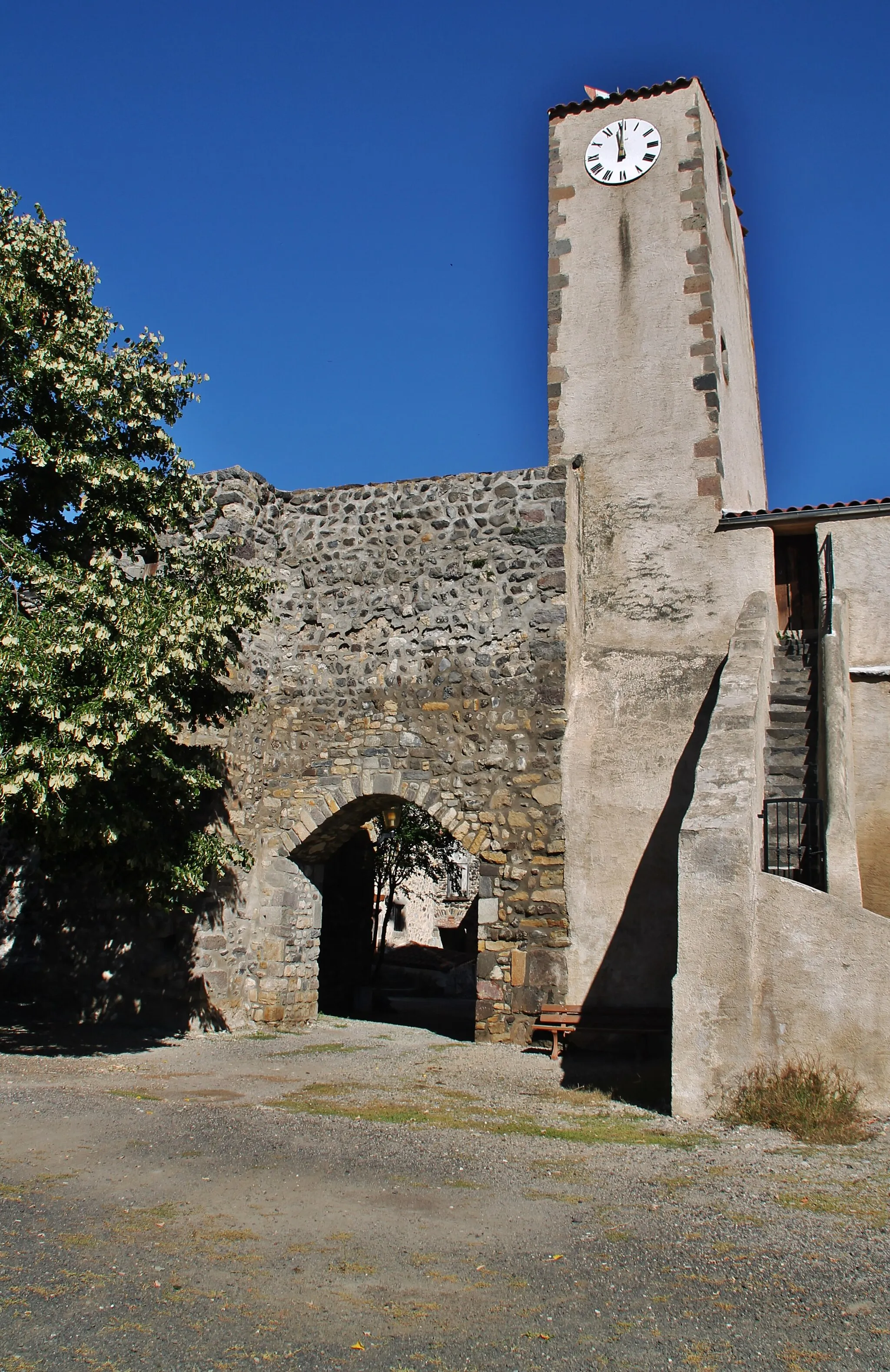 Photo showing: Porte du Fort et Clocher de L'église