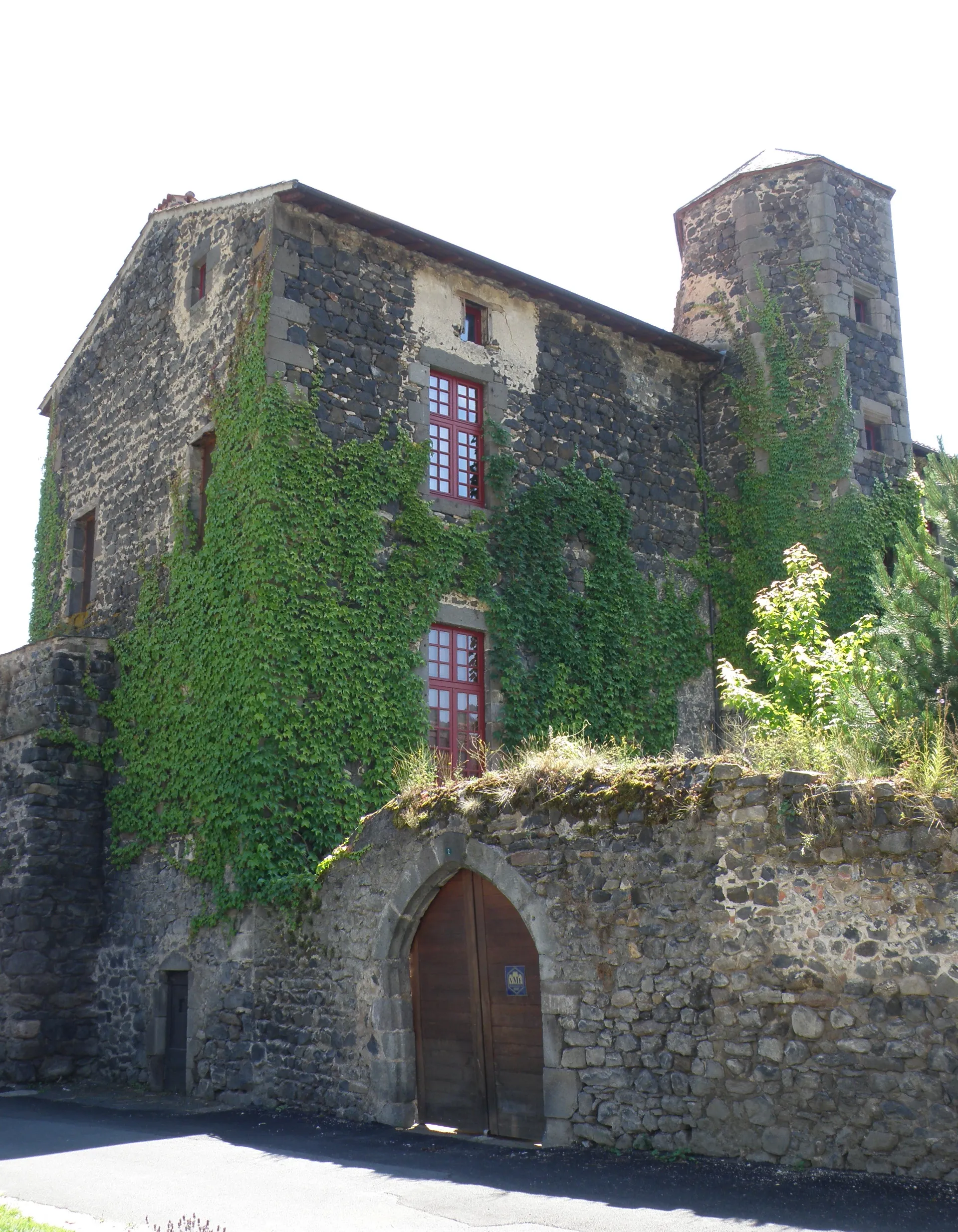 Photo showing: Saurier, comm. du Puy-de-Dôme (Auvergne, France). Château (XVIe et XVIIIe).