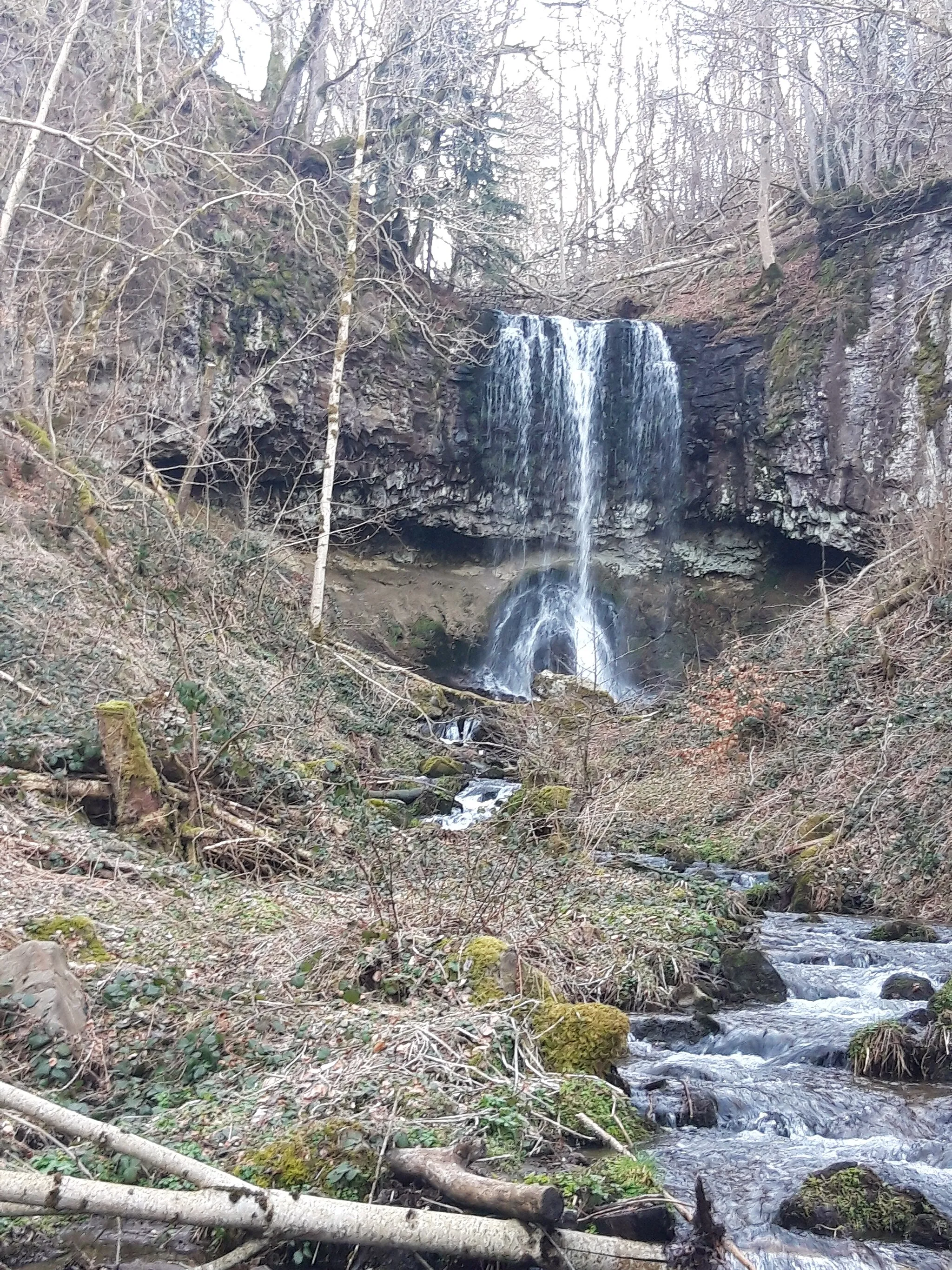 Photo showing: Cascade du trador, commune de Laqueuille, région Auvergne-Rhône-Alpes, département du Puy-de-Dôme, France