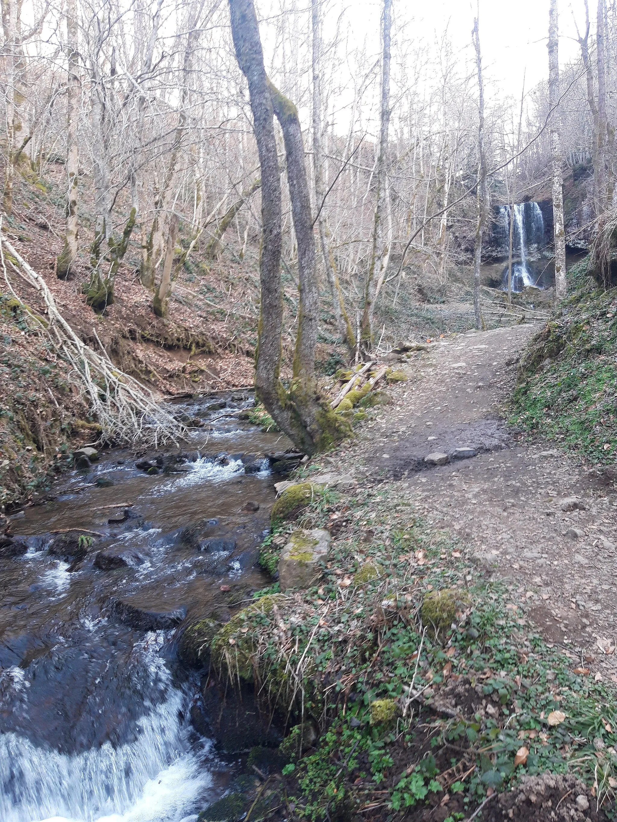 Photo showing: Cascade du trador, commune de Laqueuille, région Auvergne-Rhône-Alpes, département du Puy-de-Dôme, France