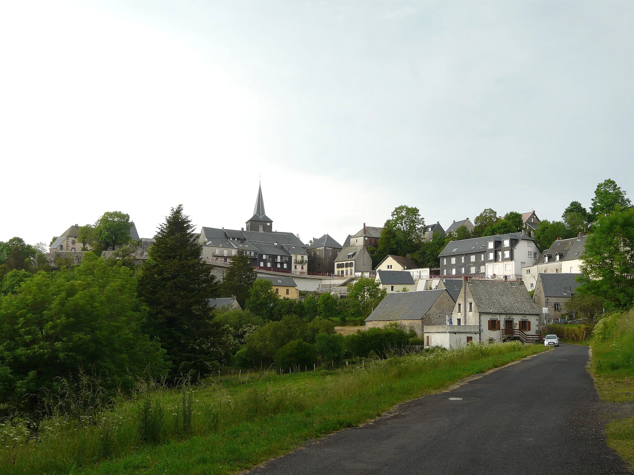 Photo showing: Le village de Laqueuille, Puy-de-Dôme, France.