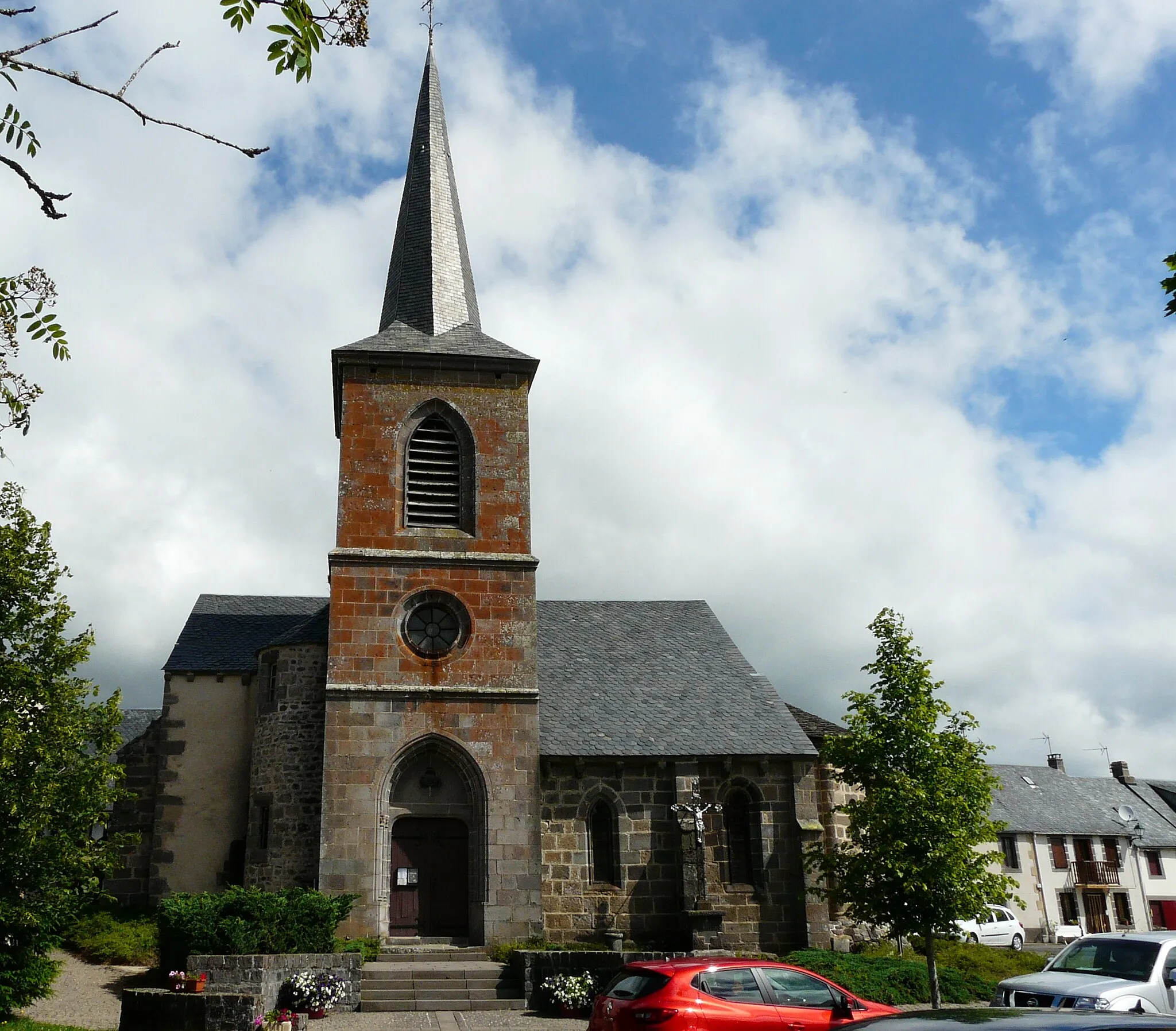 Photo showing: L'église Saint-Donat de Saint-Donat, Puy-de-Dôme, France.