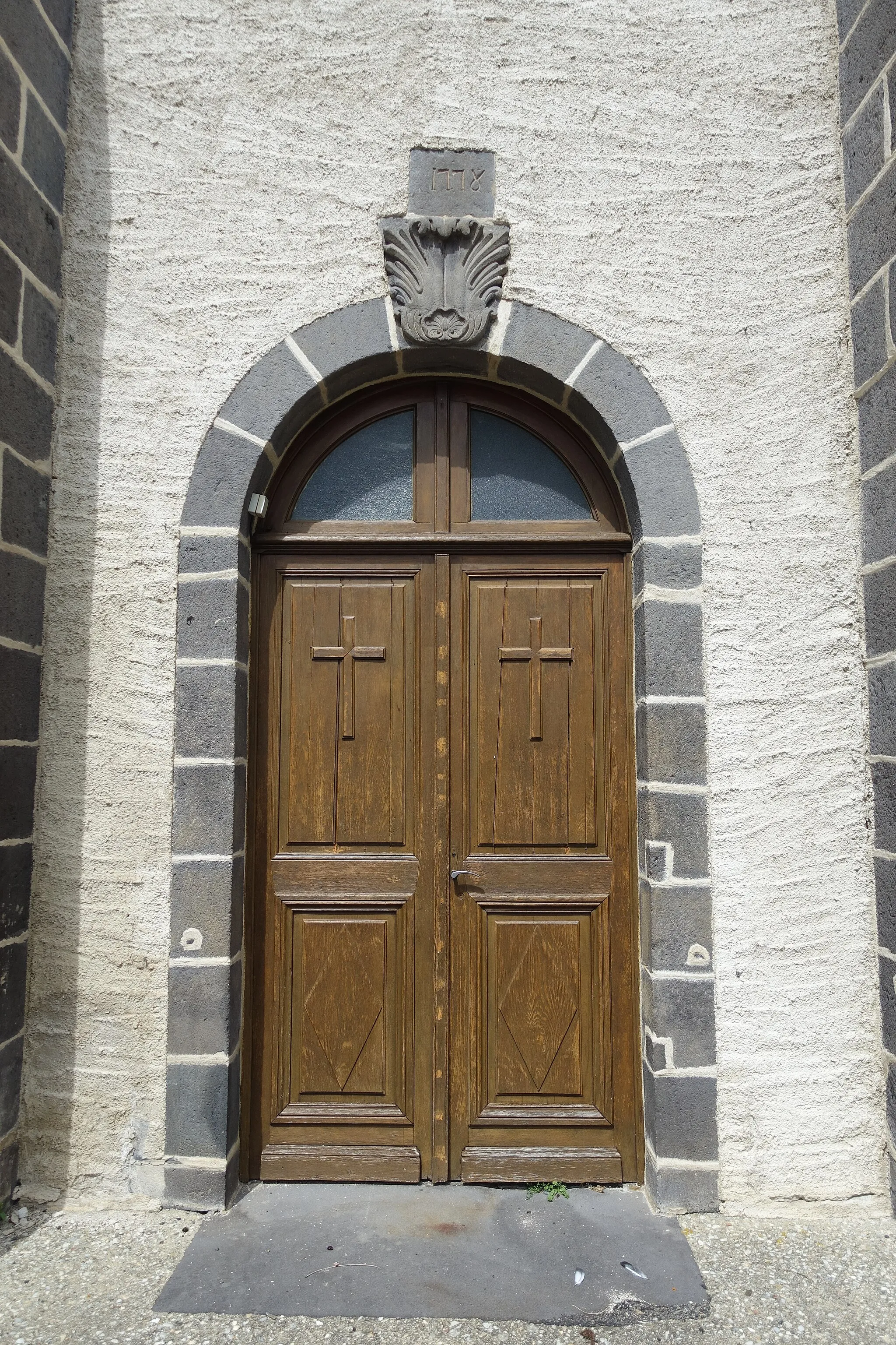 Photo showing: porte de l'église de davayat, inscription  1778