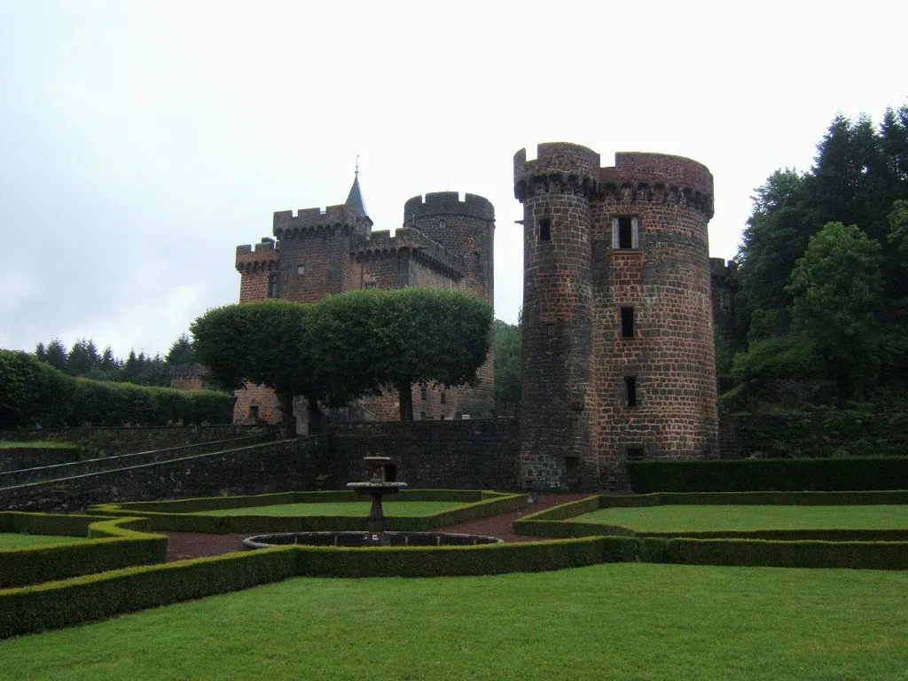 Photo showing: Château Dauphin (France), jardin et tour