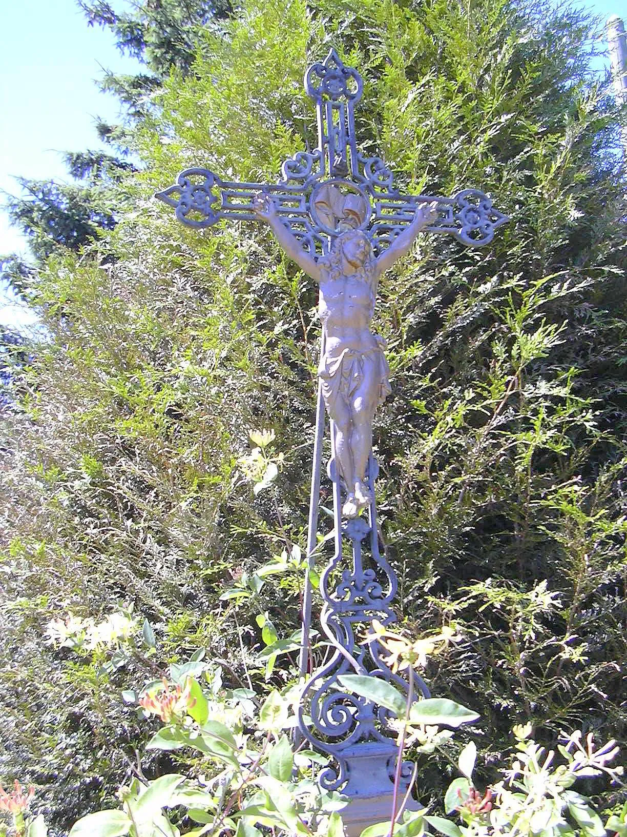 Photo showing: Crucifixion, in the village of “Les Fougères”, in Aix-la-Fayette (Puy-de-Dôme, Auvergne, France).