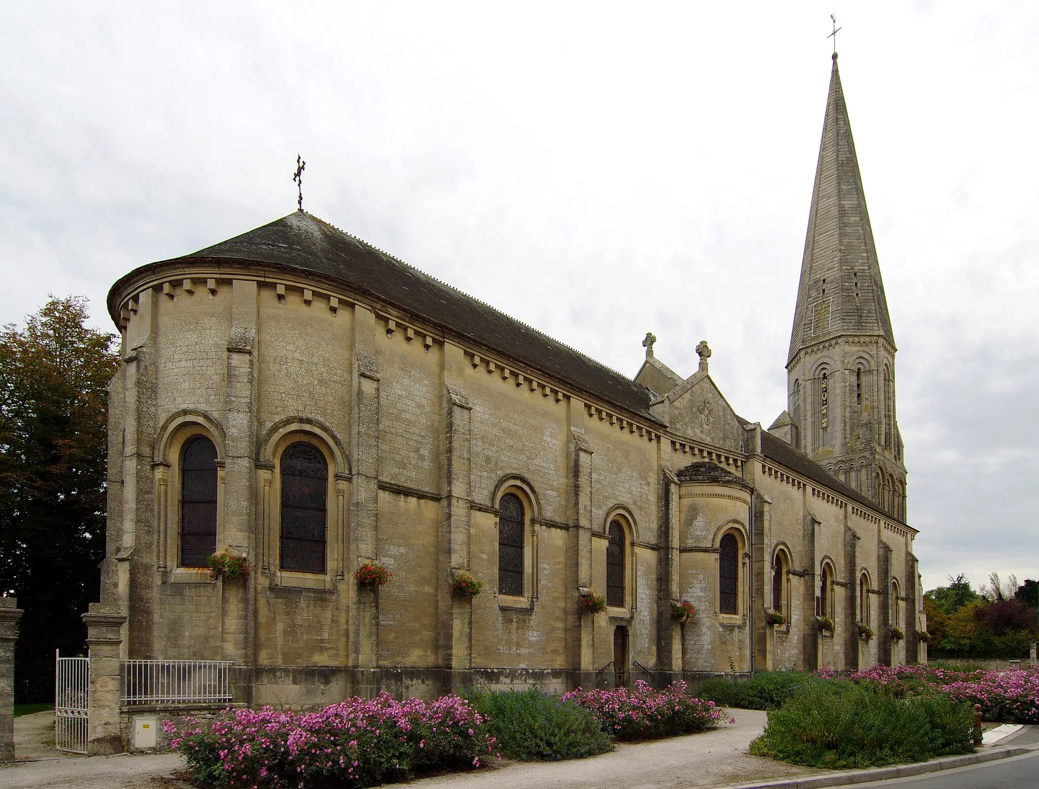 Photo showing: L'église Saint-Aignan à Trévières, Calvados.