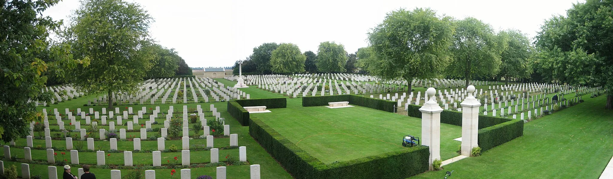 Photo showing: The Bény-sur-Mer Canadian War Cemetery, September 2006.  The cemetery contains predominantly Canadian soldiers killed during the Battle of Normandy. The cemetery contains 4 British soldiers and one French national who was killed fighting alongside Canadian troops.  The British soldiers have markers very similar to the Canadian markers, but with different insignia in place of the maple leaf.  The grave containing the French national is marked with a cross, which is visible on the lower left of the photo in the 4th row from the bottom.