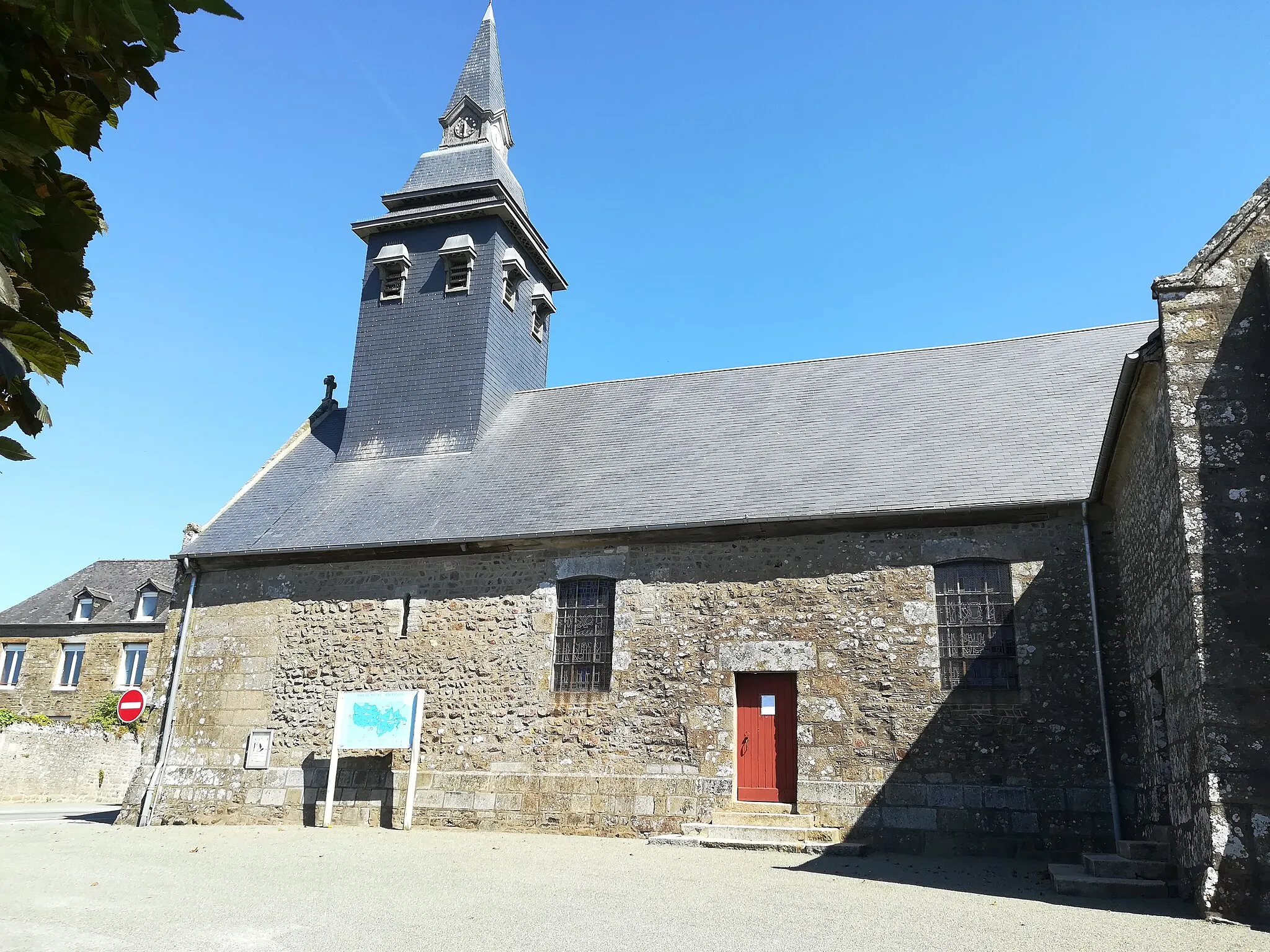 Photo showing: Church of Saint-Ellier-du-Maine.