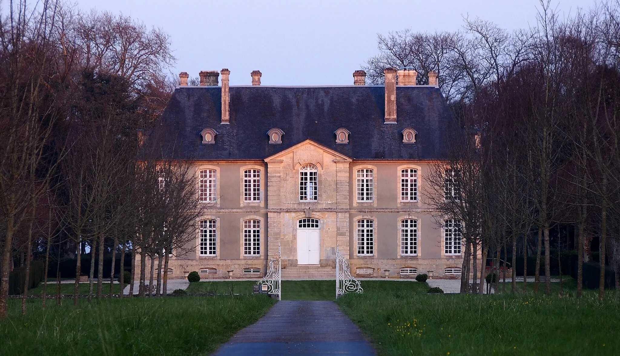 Photo showing: Biéville-Beuville (Normandie, France). Le château de la Londe, inscrit au titre des monuments historiques.