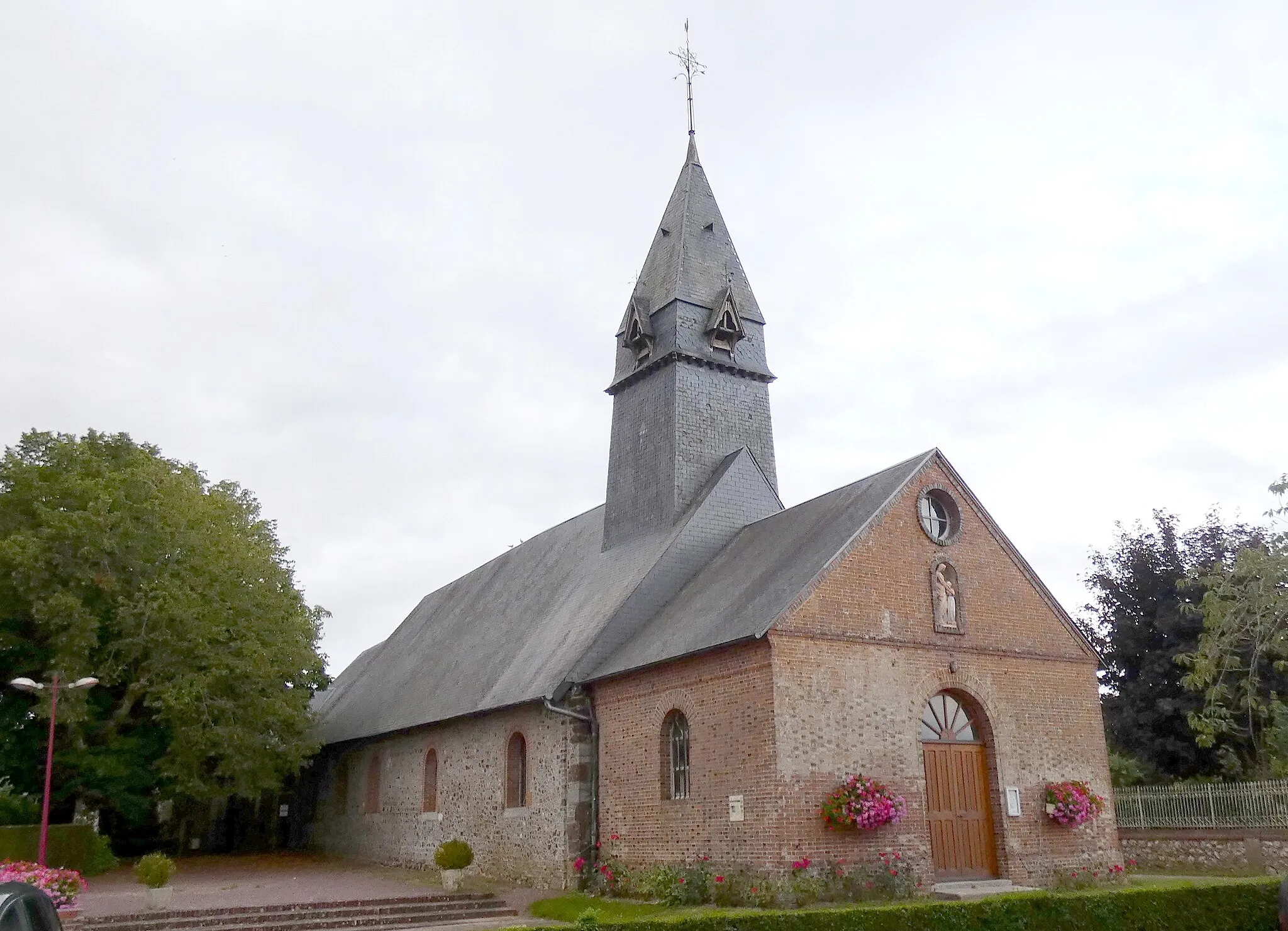 Photo showing: Villers-en-Ouche (Normandie, France). L'église Saint-Pierre.