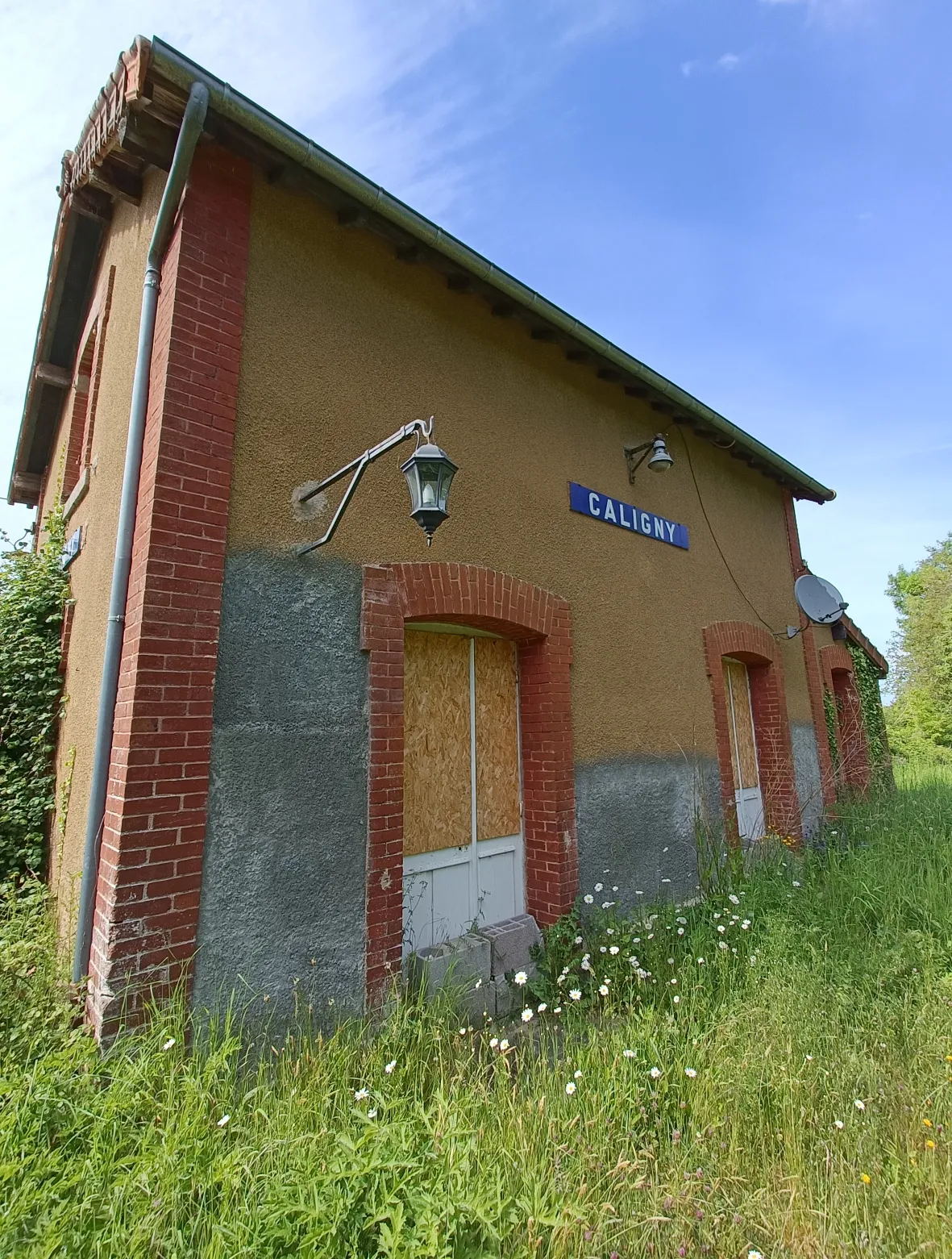 Photo showing: Gare de Caligny au 14 mai 2022.