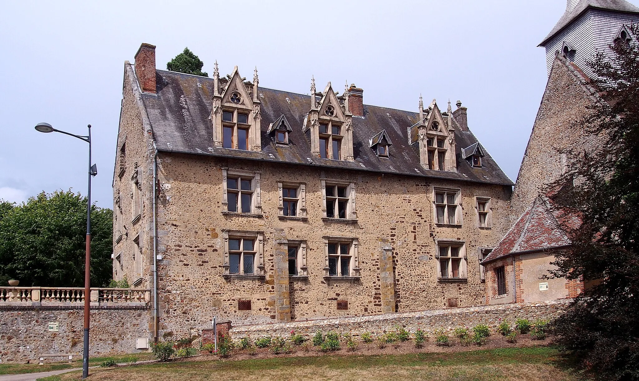 Photo showing: Saint-Sulpice-sur-Risle (Normandie, France). Le prieuré.