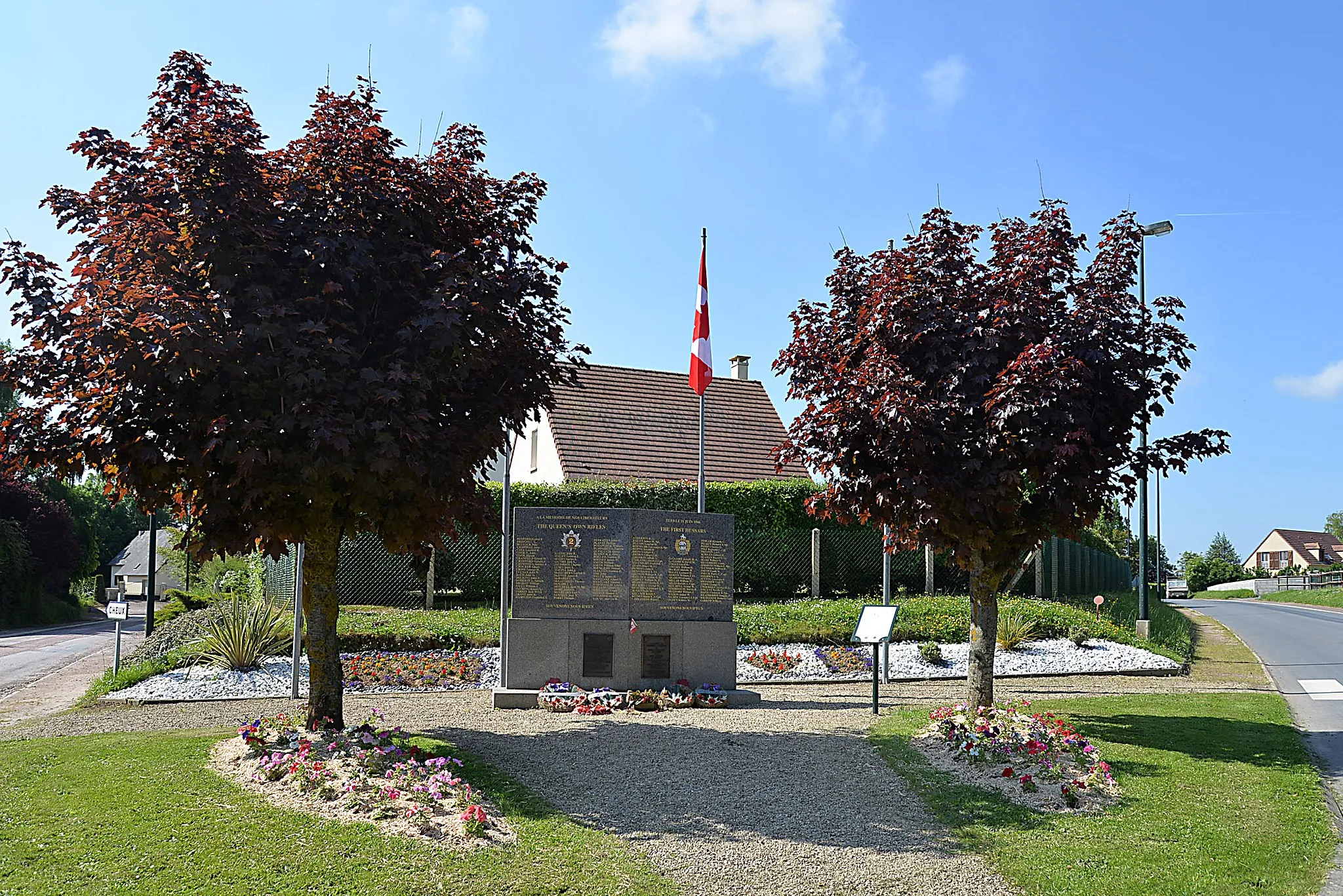 Photo showing: Le Mesnil-Patry (Calvados)
Monument à la mémoire des soldats du Queen's Own Rifle - First Hussars.