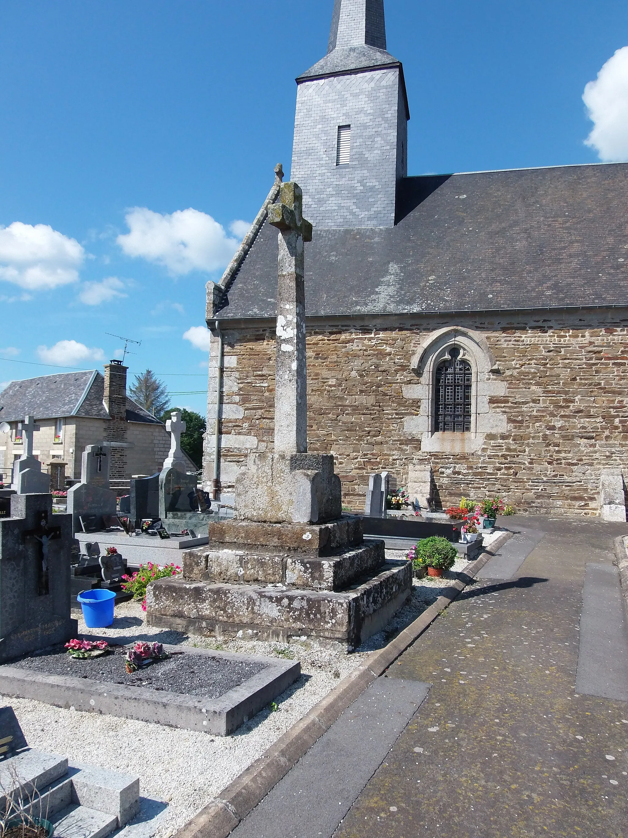 Photo showing: Croix du cimetière de Fontenay