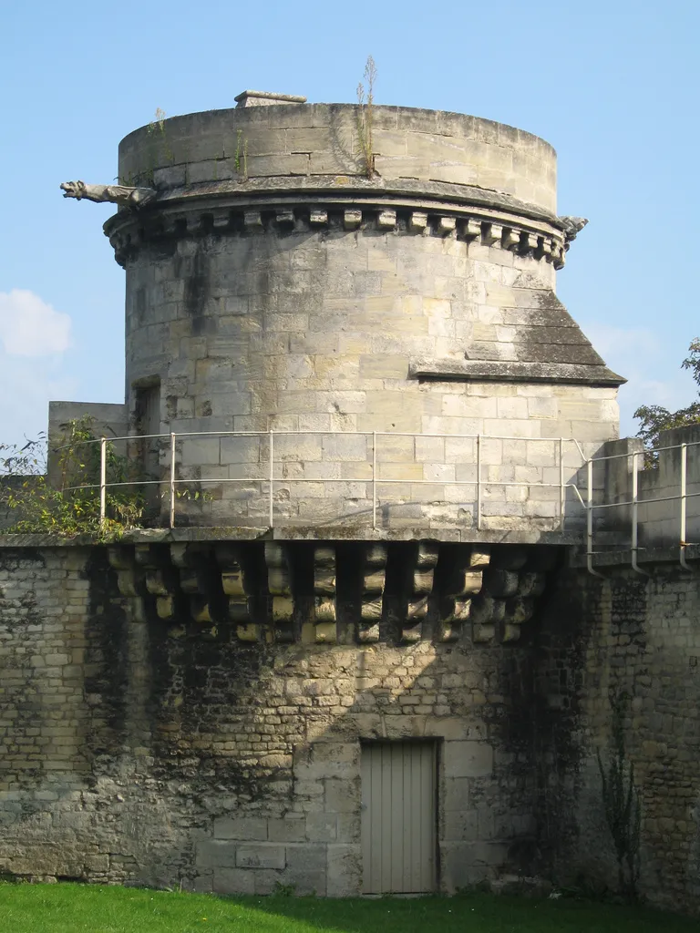 Photo showing: Hôtel des Gens d'armes ou de Nollent à Caen - Tour Est depuis la cour de l'hôtel