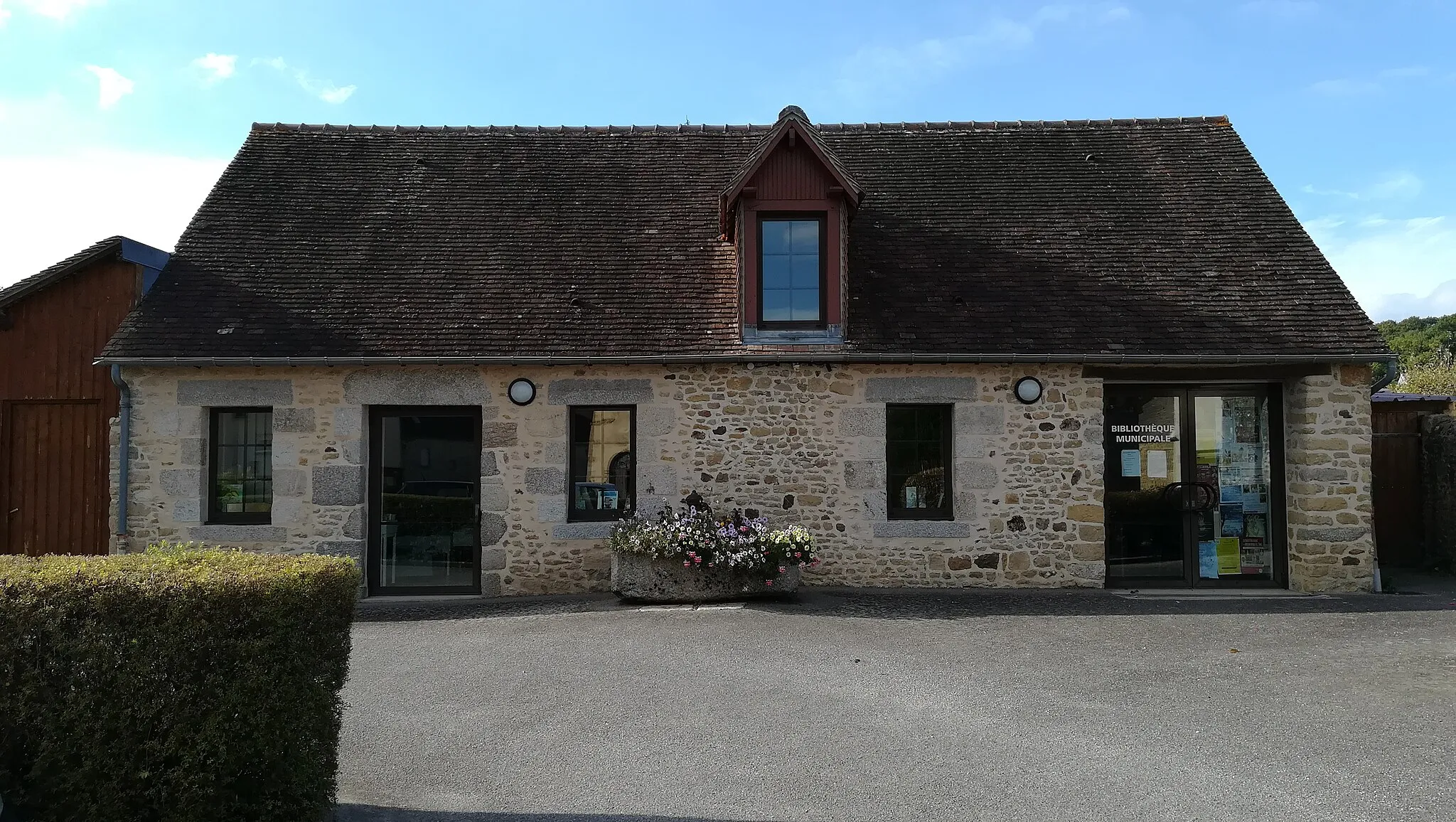 Photo showing: Library of Radon, Orne