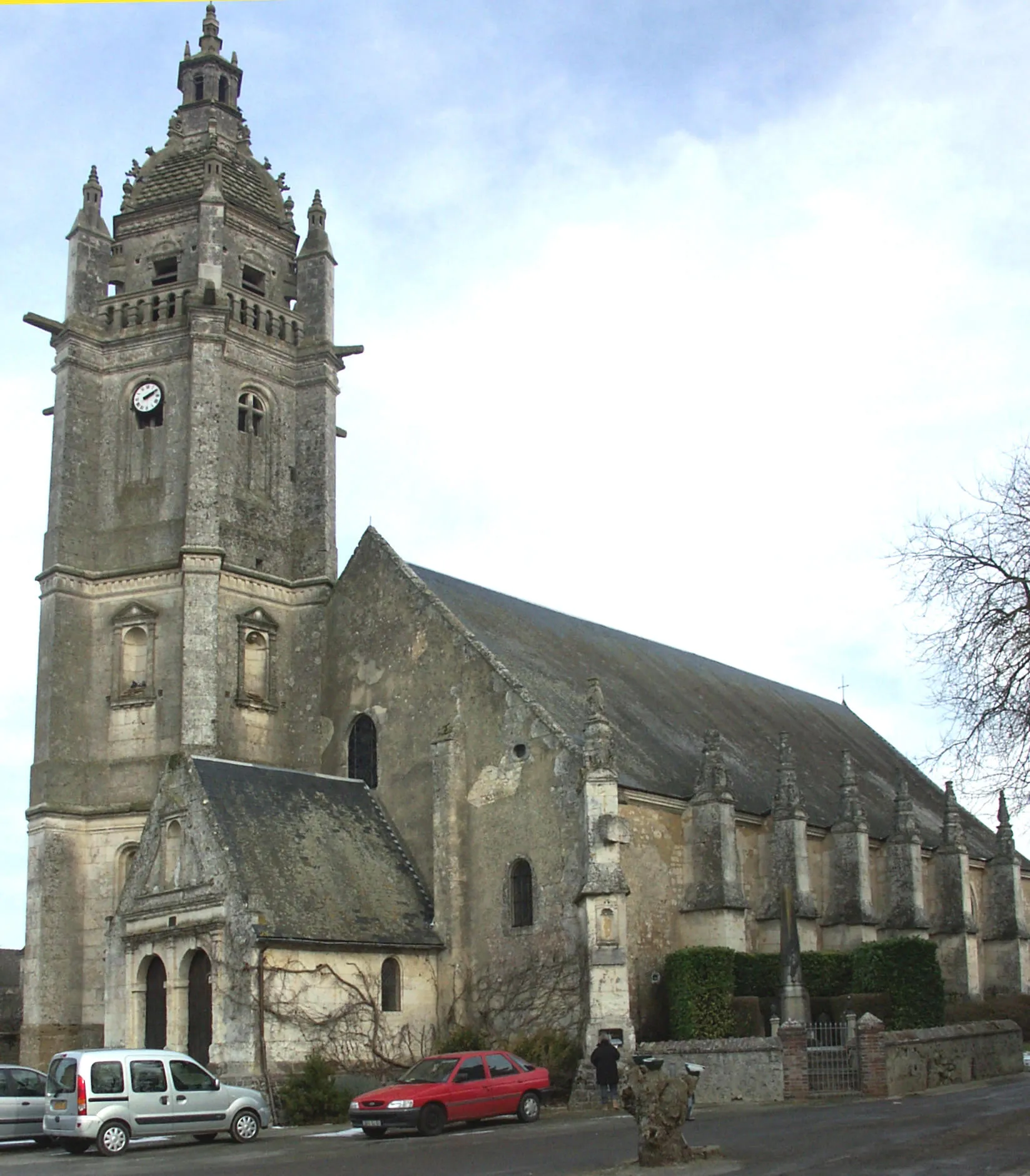Photo showing: Eglise du 12e agrandie et transformée au 17e s.Vue du sud ouest.CMH 1909 et ISMH 1926