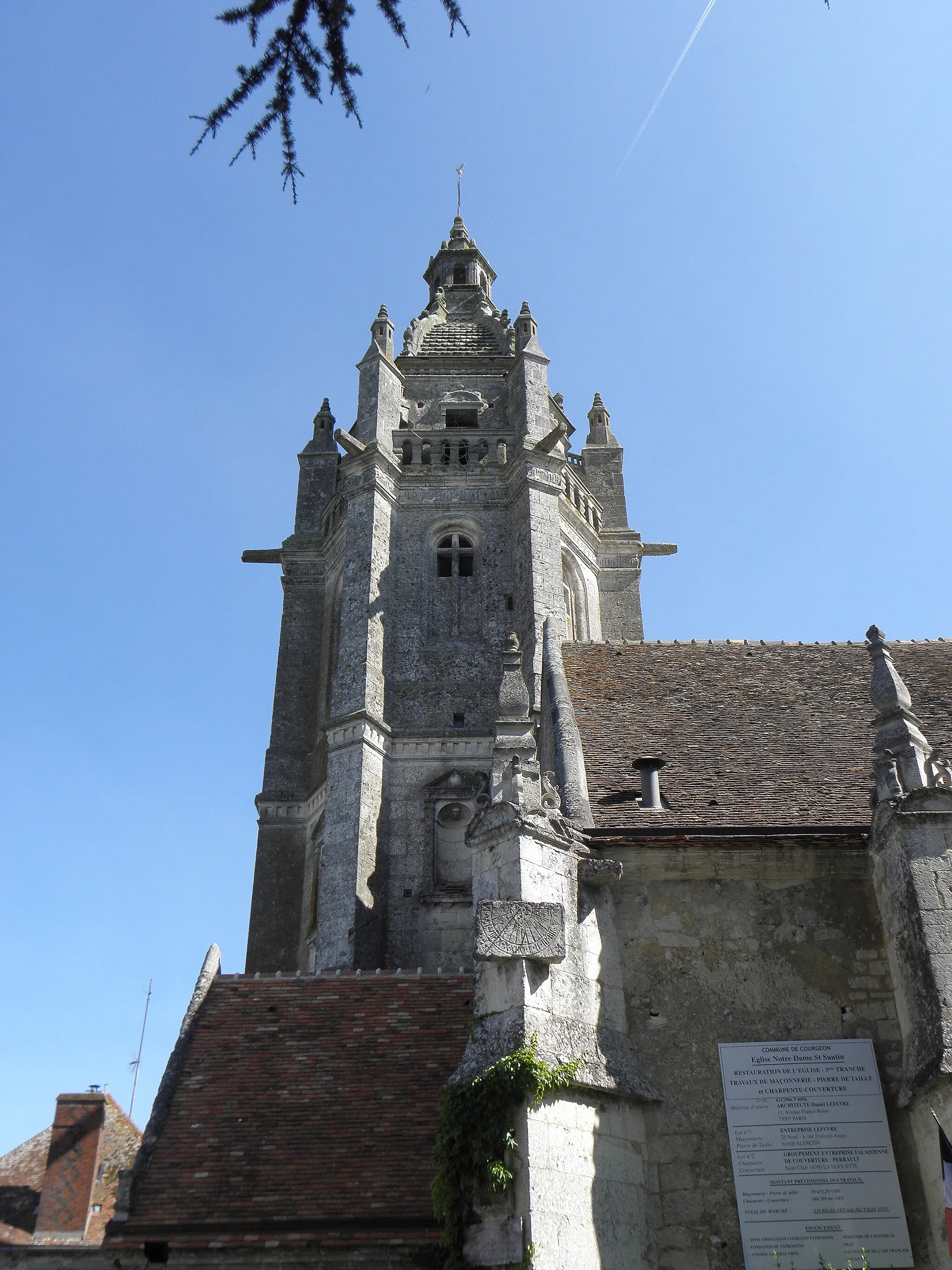 Photo showing: Église Notre-Dame de Courgeon (61). Vue méridionale de la tour-clocher.