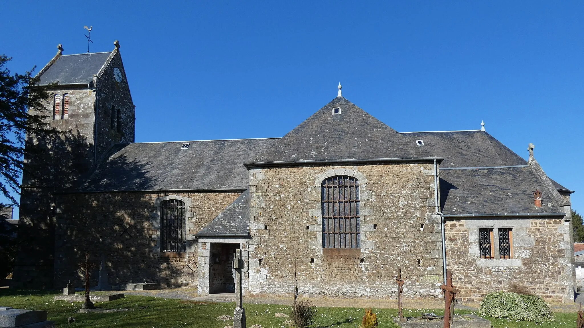Photo showing: Saint-Ovin (Normandie, France). L'église Saint-Ouen.