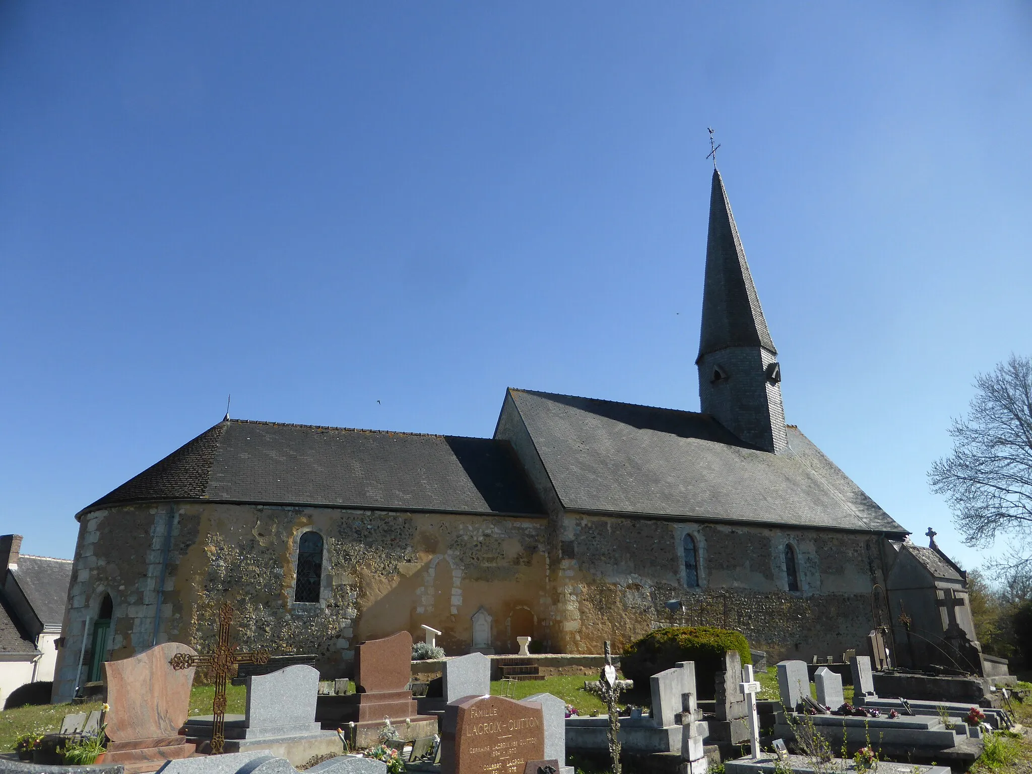 Photo showing: Église Saint-Jean-Baptiste de Monceaux-au-Perche et son cimetière.