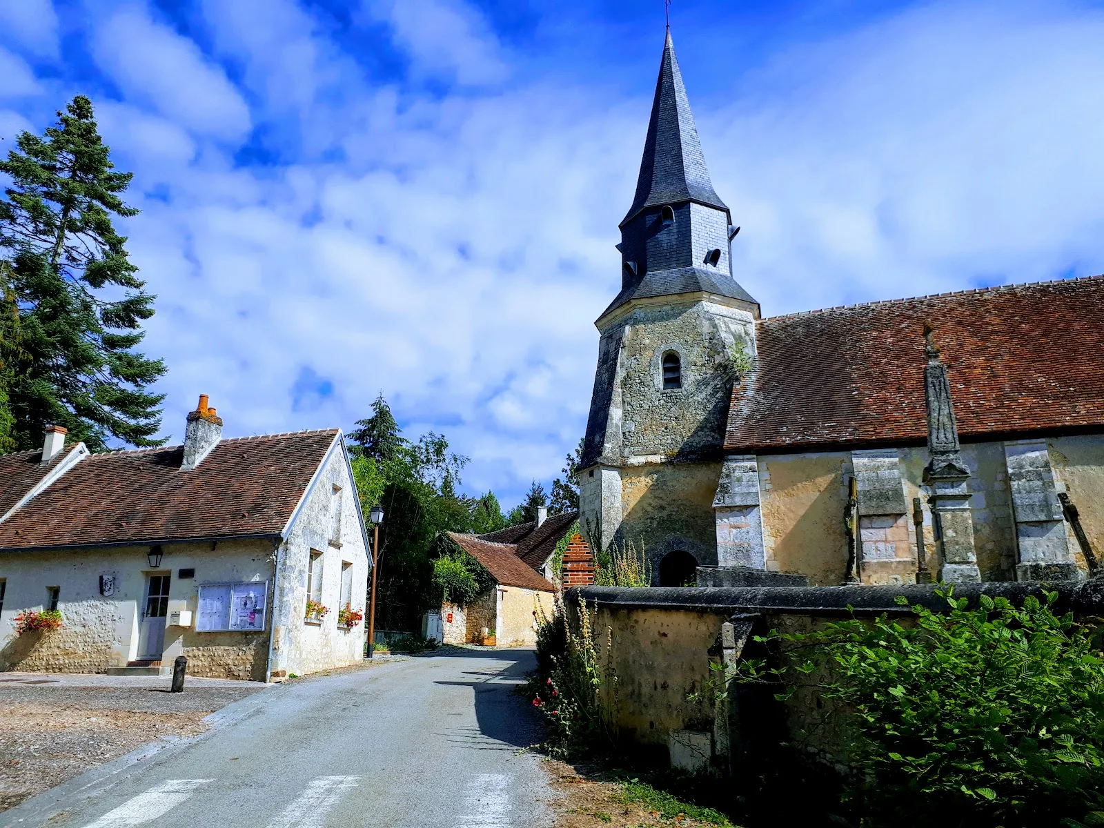 Photo showing: petit village percheron