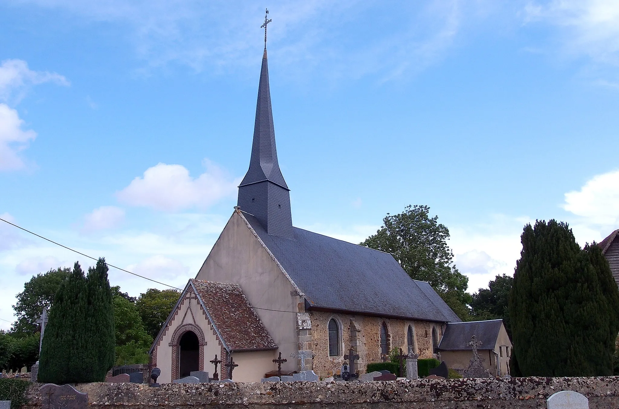 Photo showing: La Chapelle-Viel (Normandie, France). L'église Saint-Pierre.