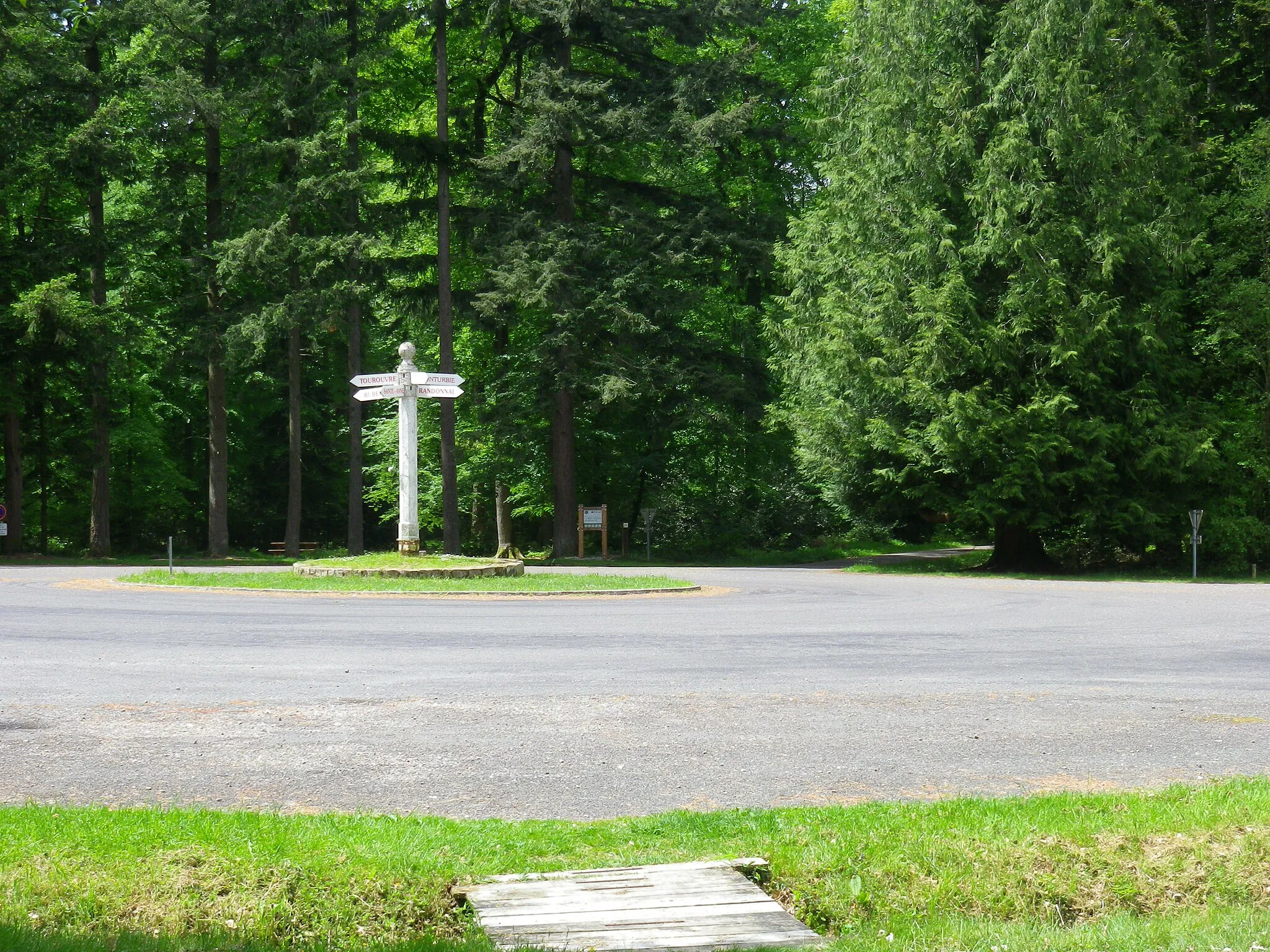 Photo showing: Carrefour de l'étoile du perche, foret domaniale perche-trappe, parc naturel régional du Perche