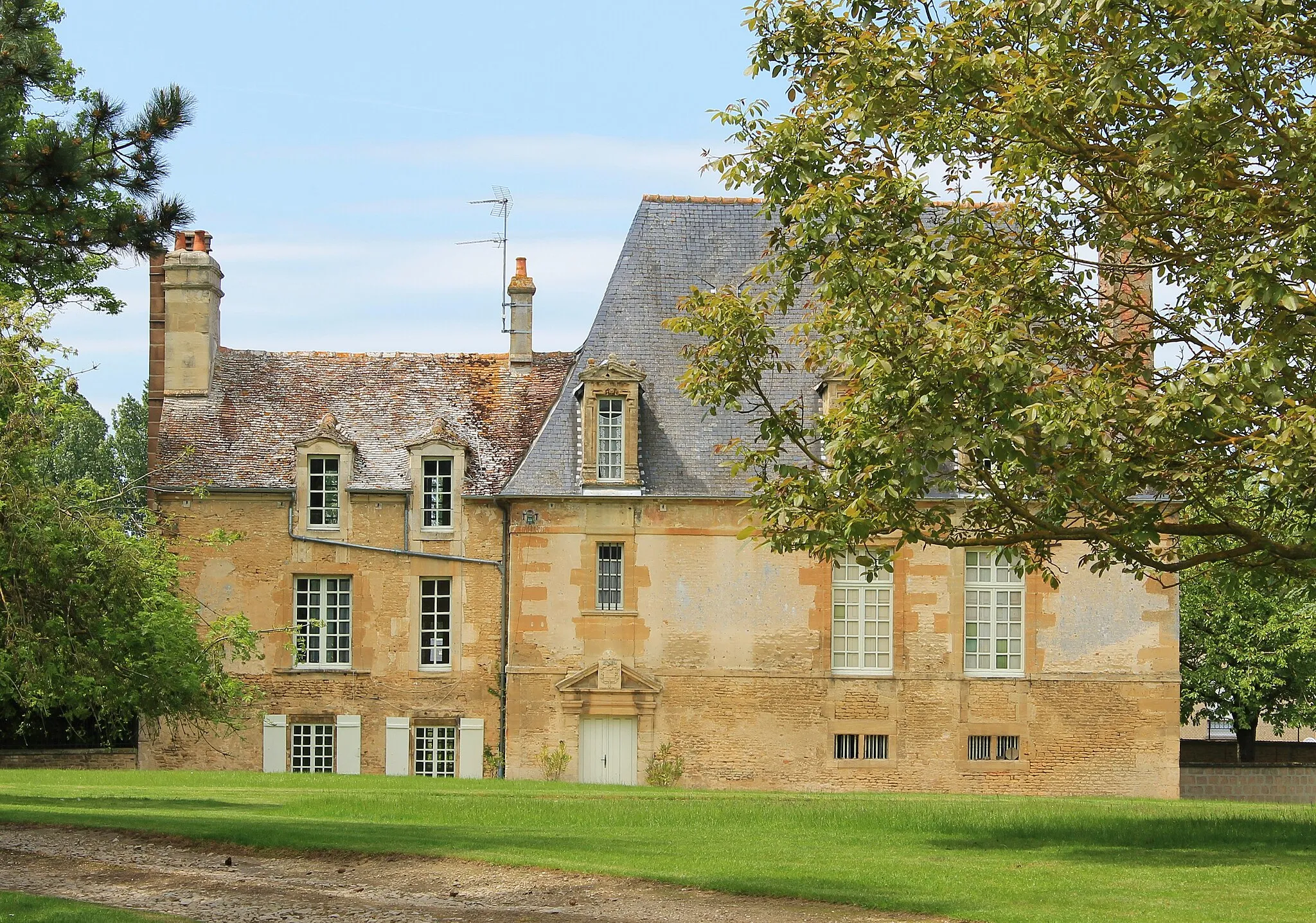 Photo showing: Manoir de Thomas Dunot XVIIe à Saint-Pierre-sur-Dives (Calvados)