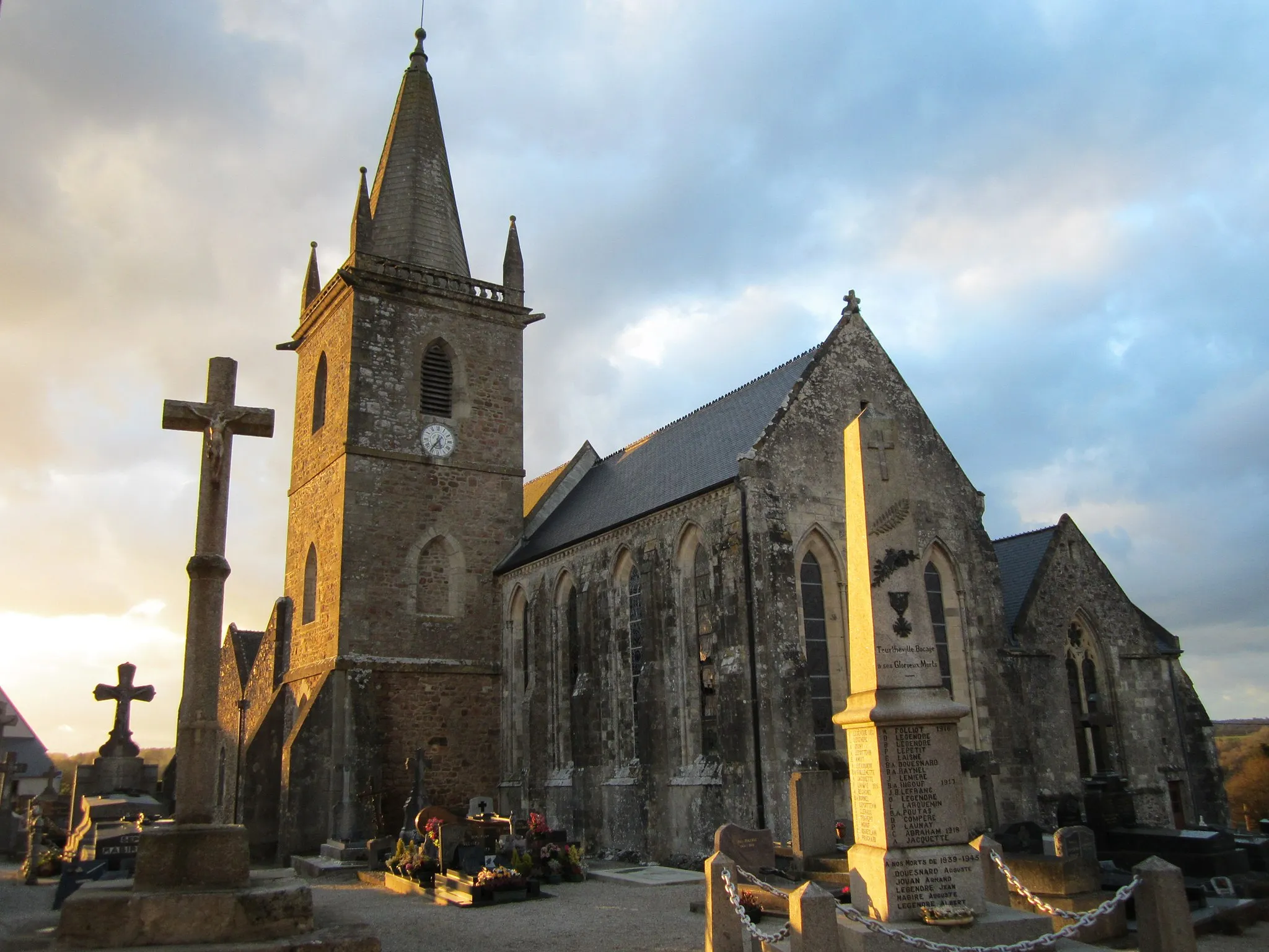 Photo showing: Église Sainte-Trinité de fr:Teurthéville-Bocage