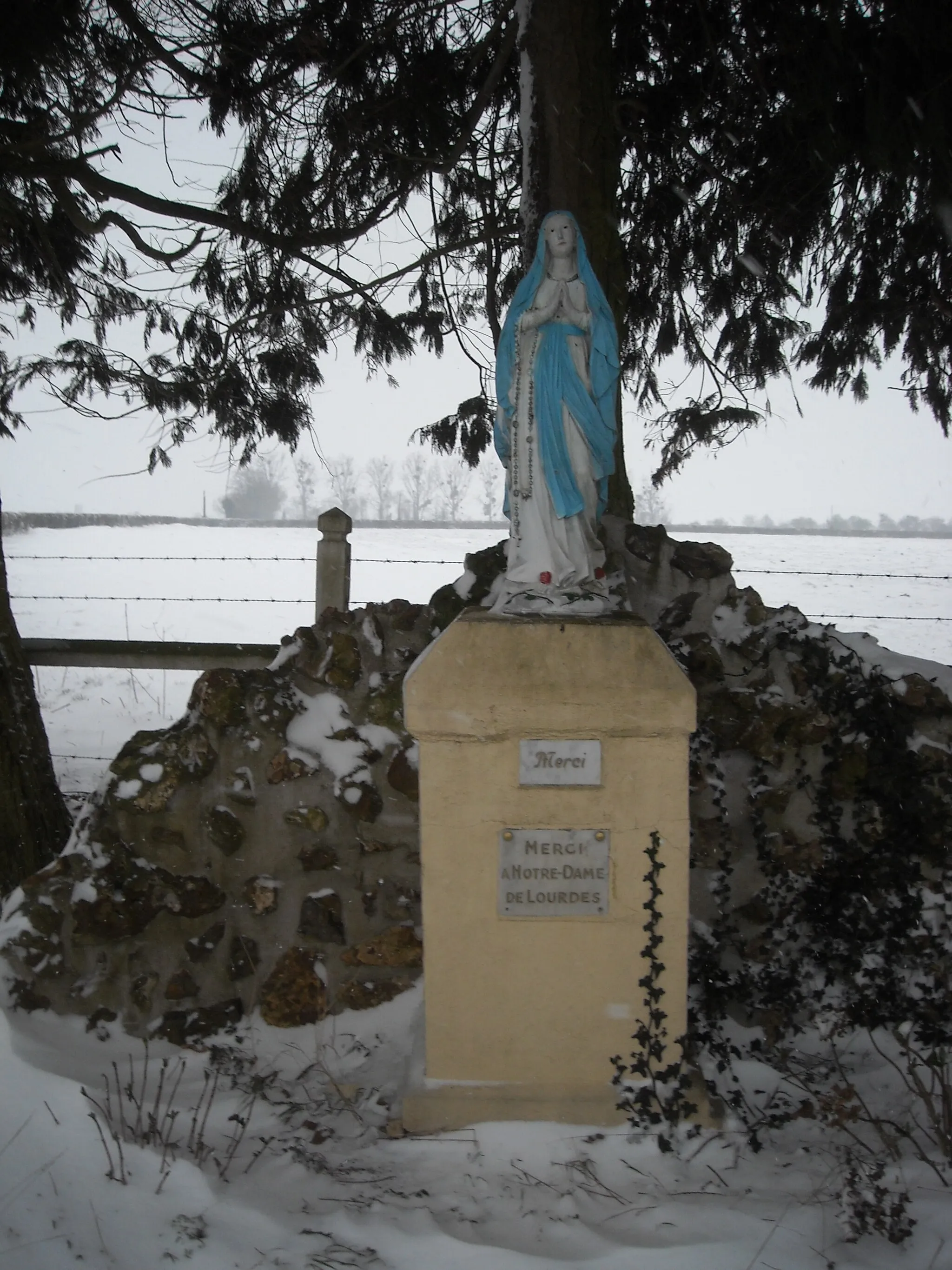 Photo showing: Statue de la vierge - Saint-Victor-de-Chrétienville (Eure), le 12 mars 2013