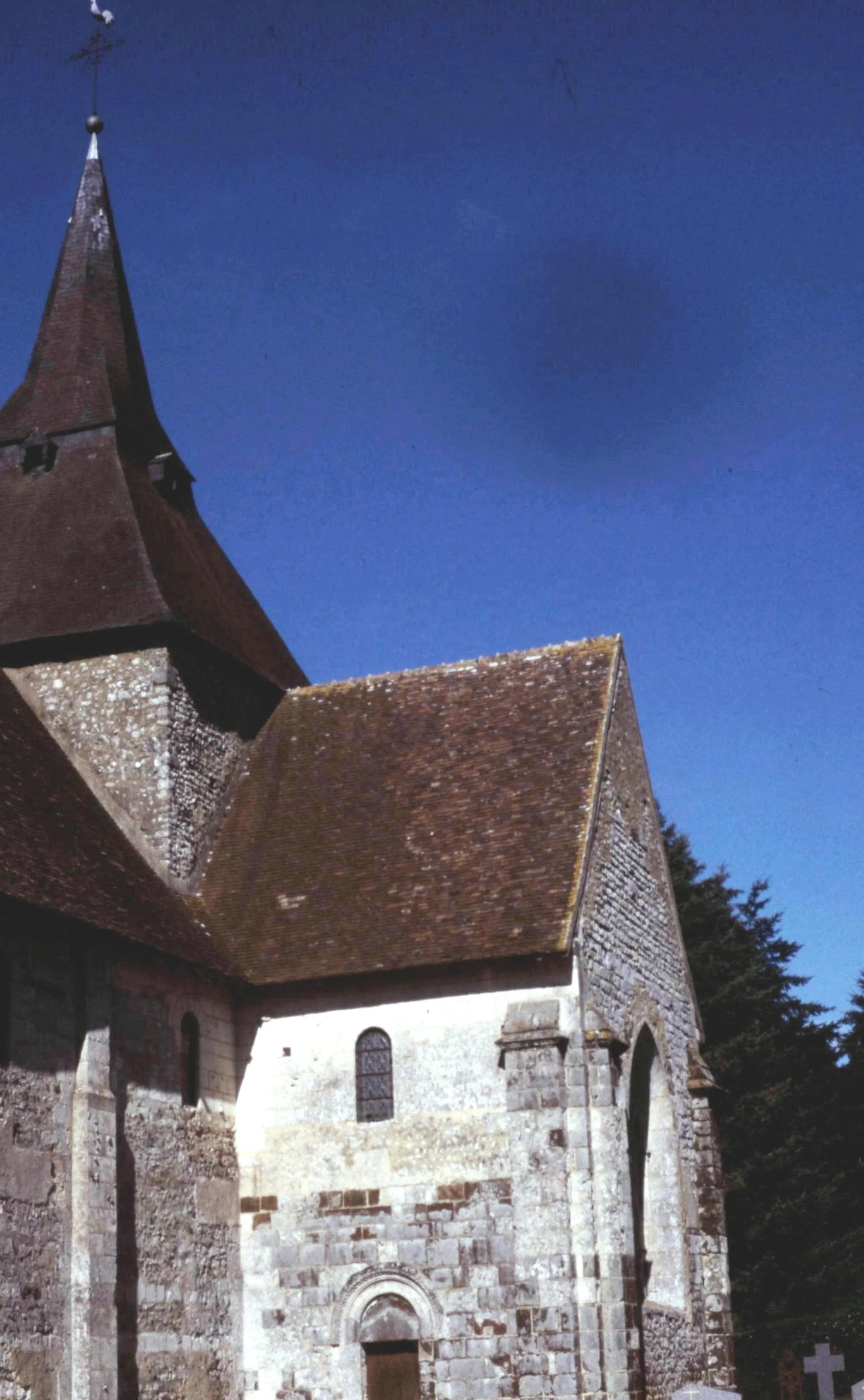 Photo showing: Orne Autheuil Eglise Notre-Dame 082001