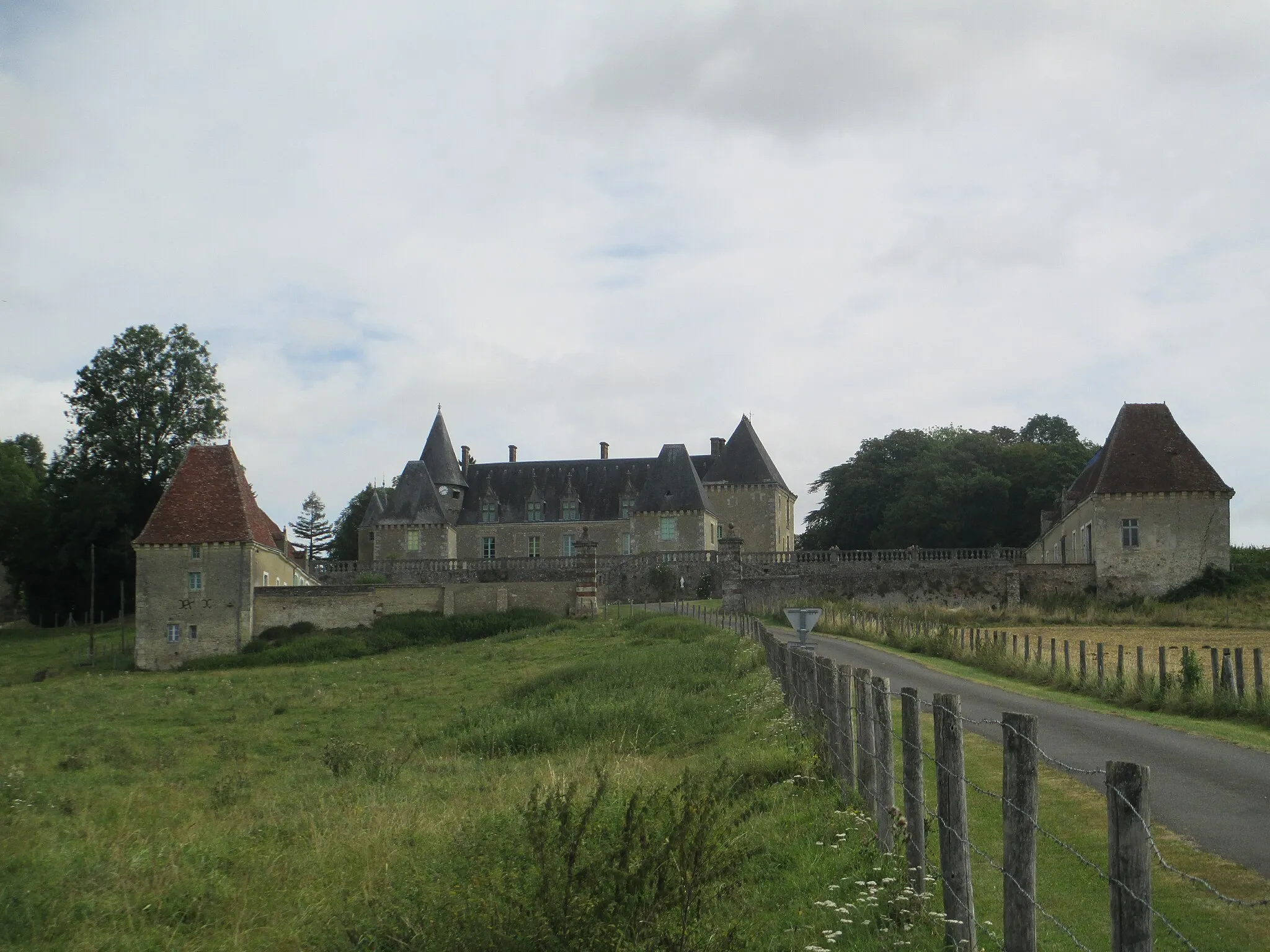 Photo showing: This building is indexed in the base Mérimée, a database of architectural heritage maintained by the French Ministry of Culture, under the reference PA61000026 .