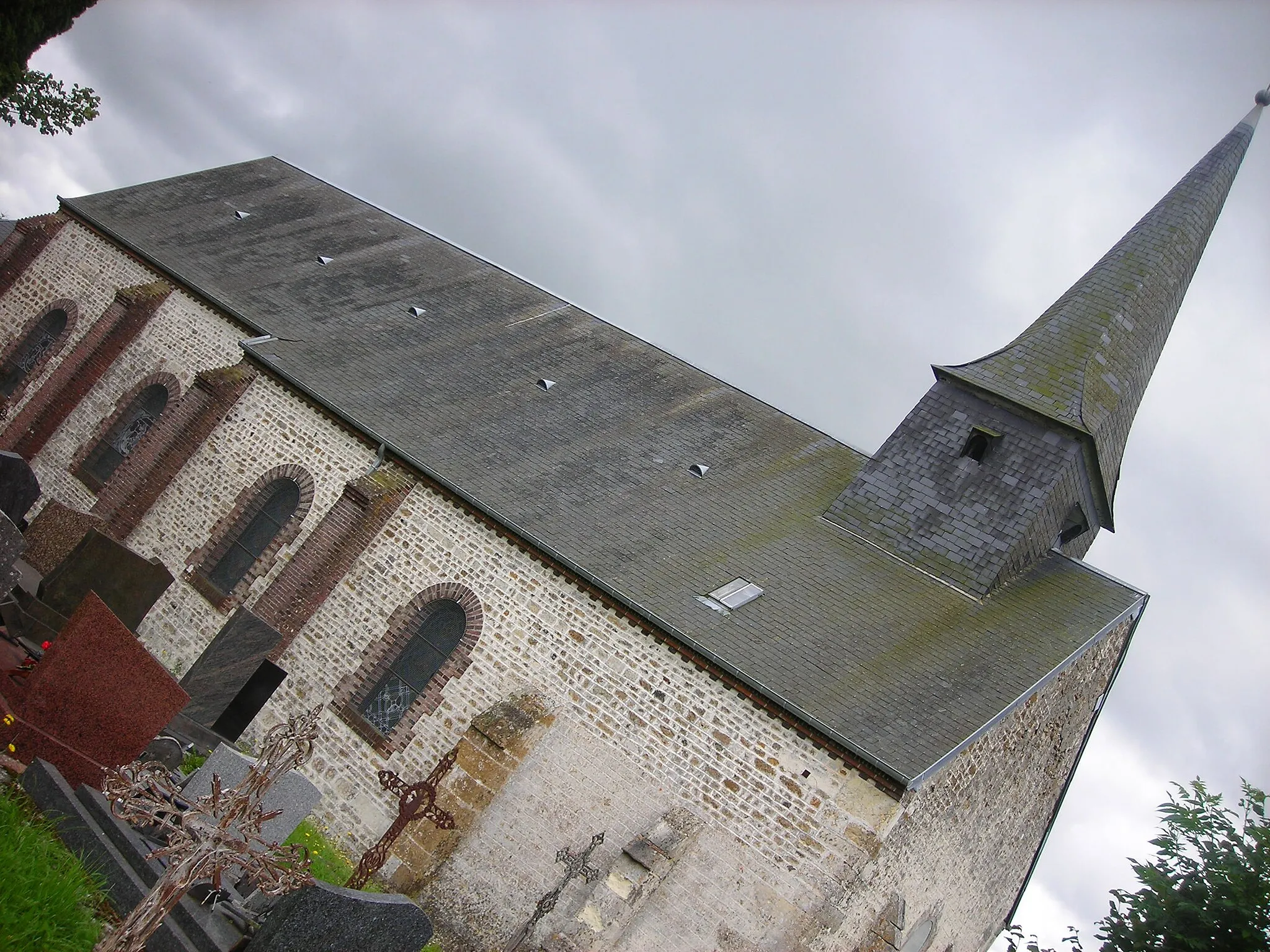 Photo showing: churcheLes Authieux-du-Puits (France).