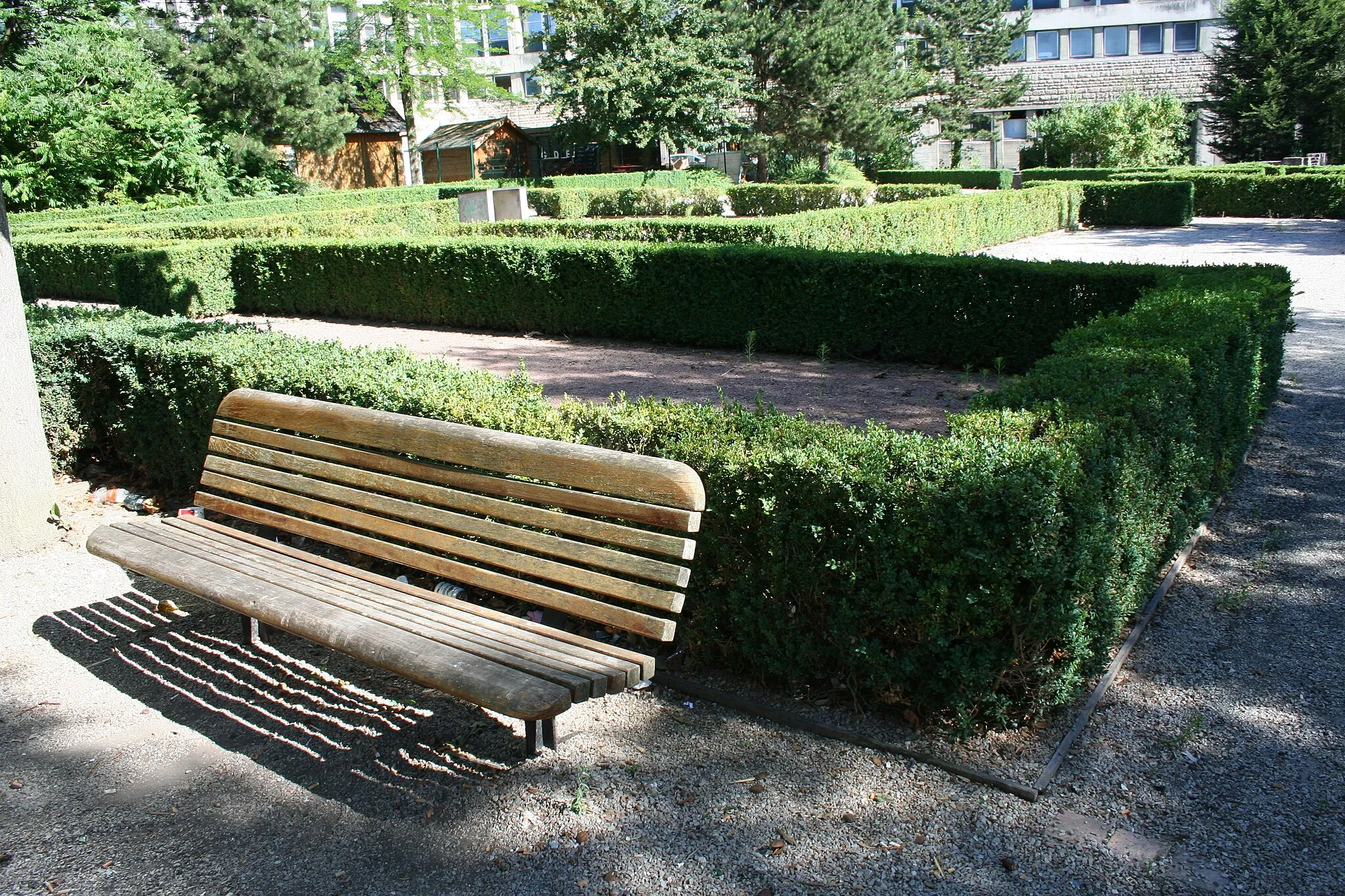 Photo showing: jardin de l'hopital de Lisieux