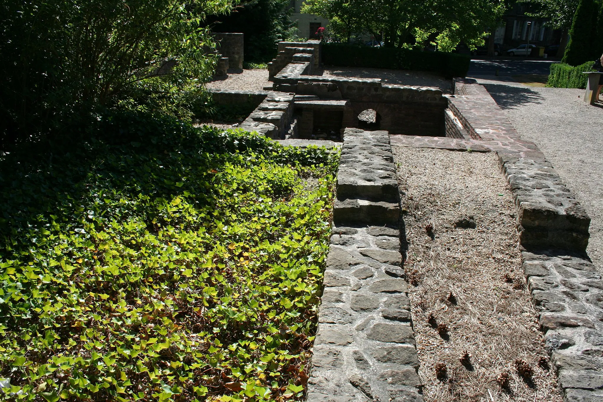 Photo showing: vue générale des vestiges villa, jardin de l'hopital de Lisieux