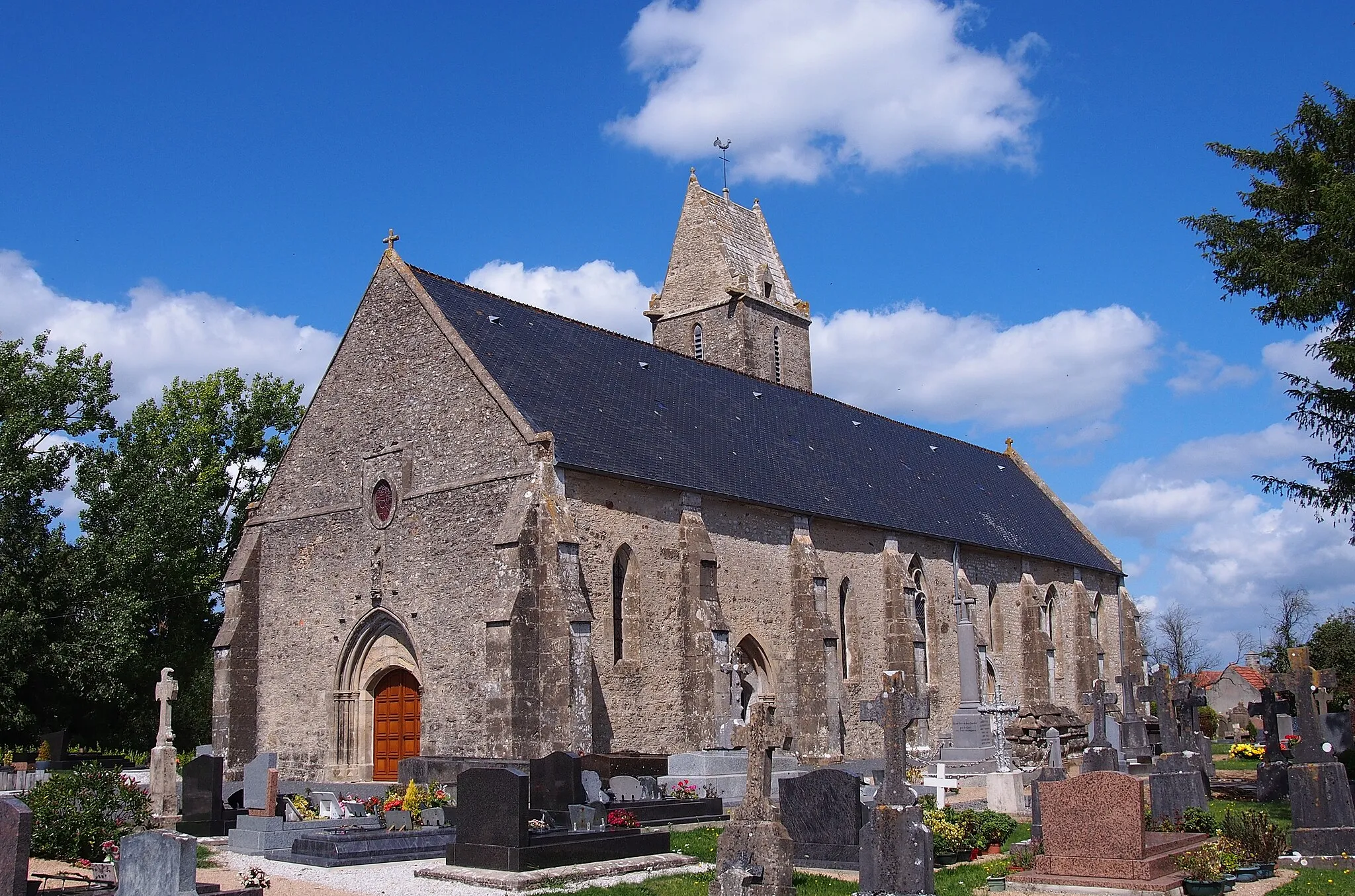 Photo showing: Lieusaint (Normandie, France). L'église Saint-Éloi.