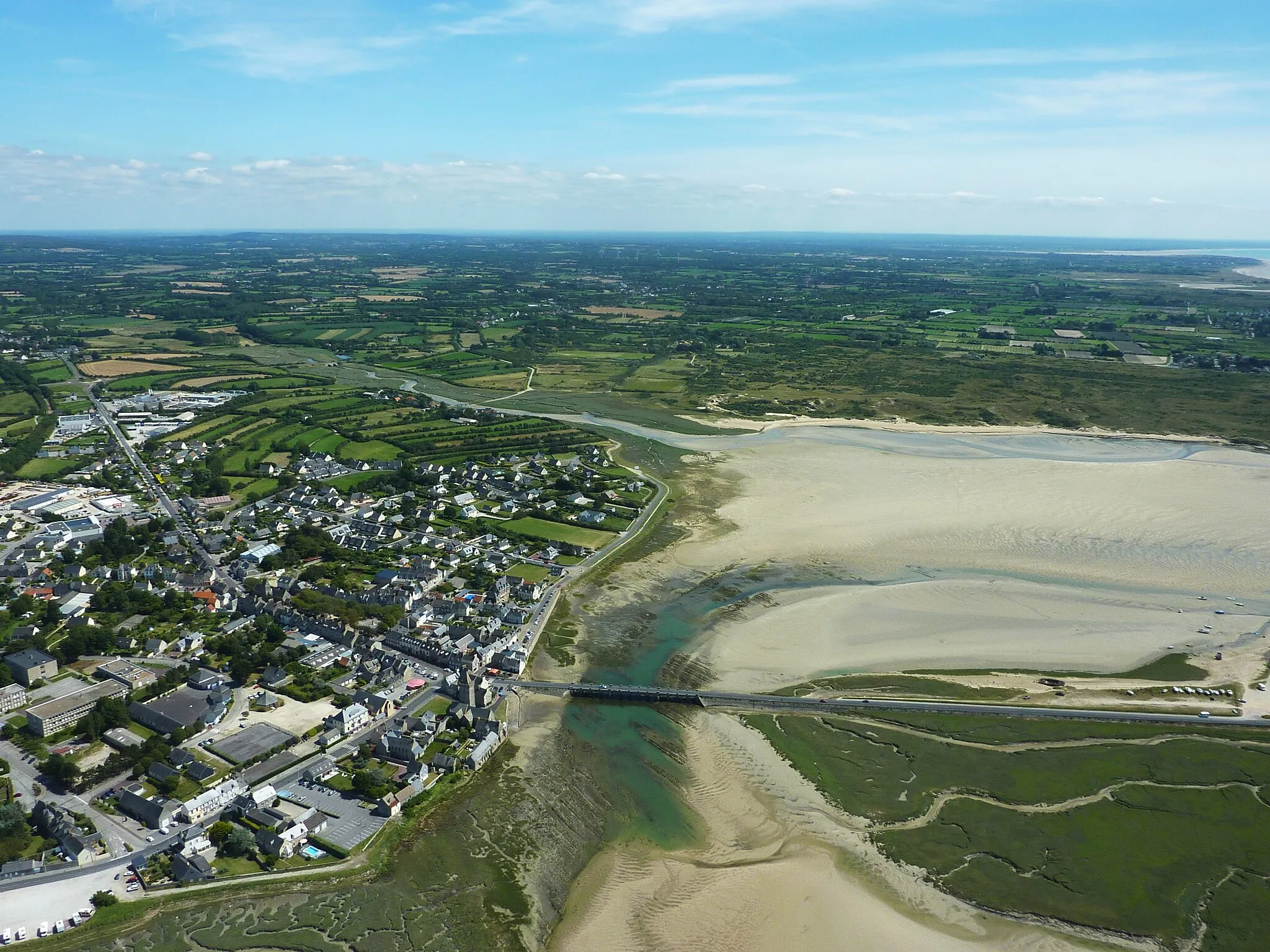 Photo showing: Prise de vue d'ULM de la ville de Portbail (50) et de son Havre